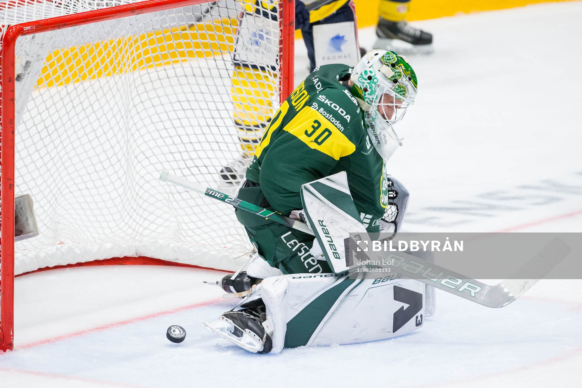 Björklövens målvakt Mattias Pettersson nära att tappa