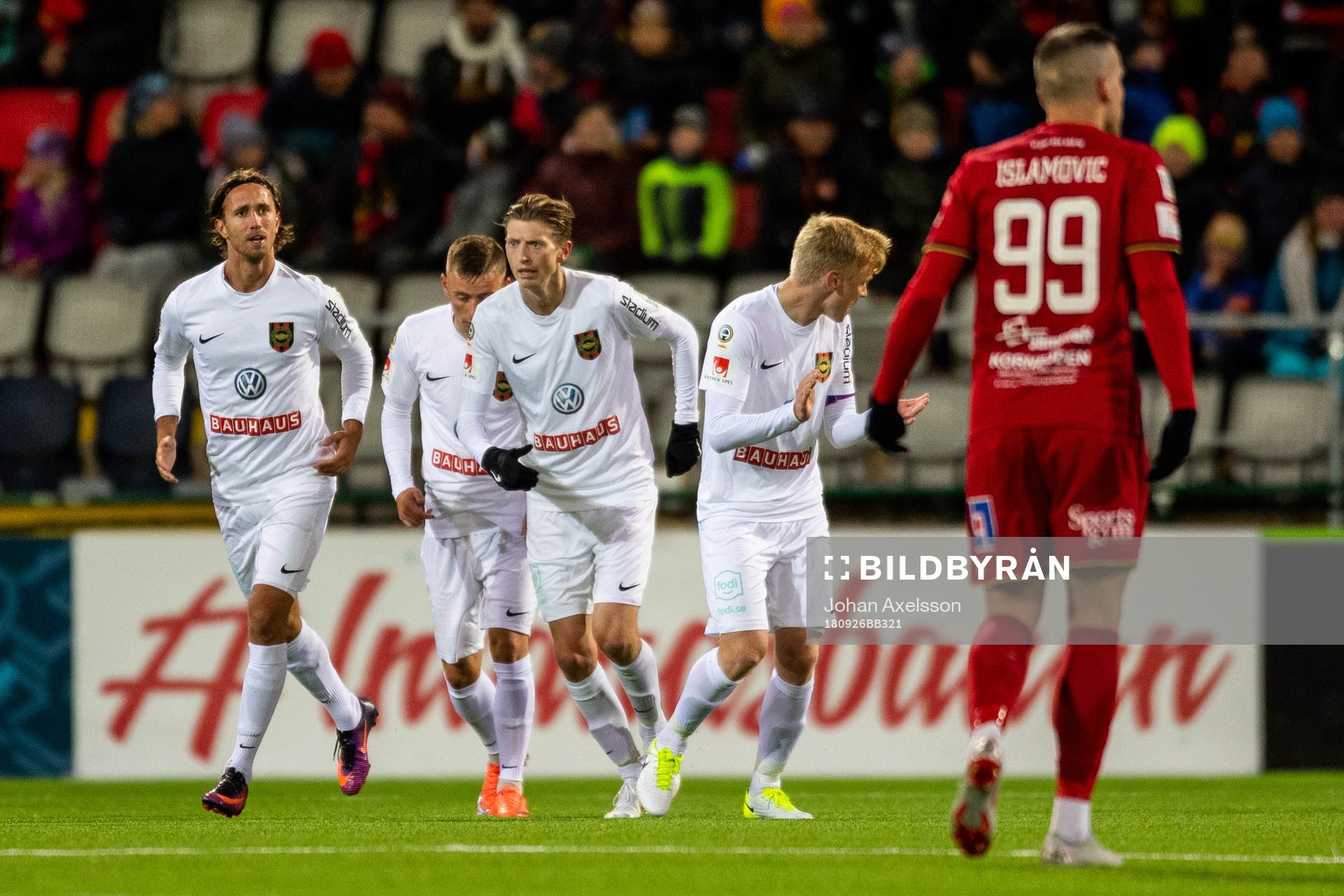 Brommapojkarnas spelare jublar under fotbollsmatchen i Allsvenskan mellan Östersund och Brommapojkarna den 26 September 2018 i Östersund.