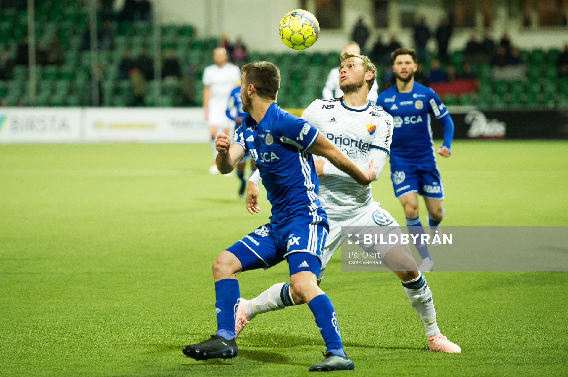 Djurgårdens Jesper Karlström och Sundsvalls Carlos Gracia