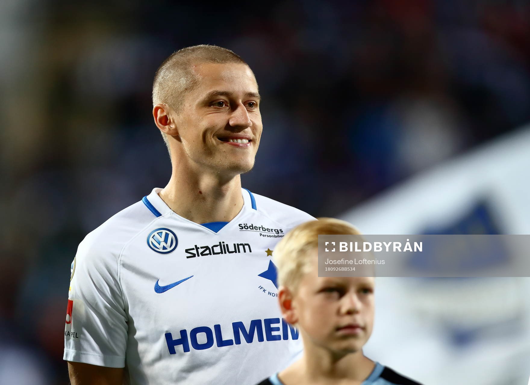 Norrköpings Simon Thern innan fotbollsmatchen i