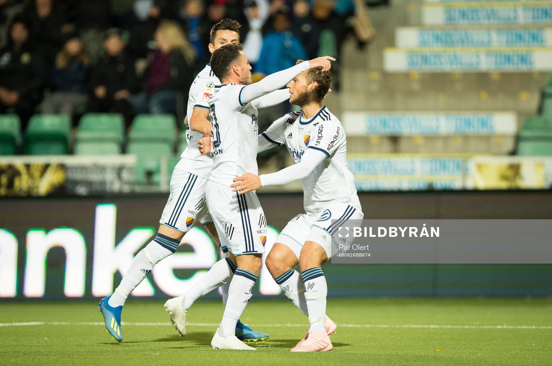 Djurgårdens Kerim Mrabti och Jesper Karlström jublar