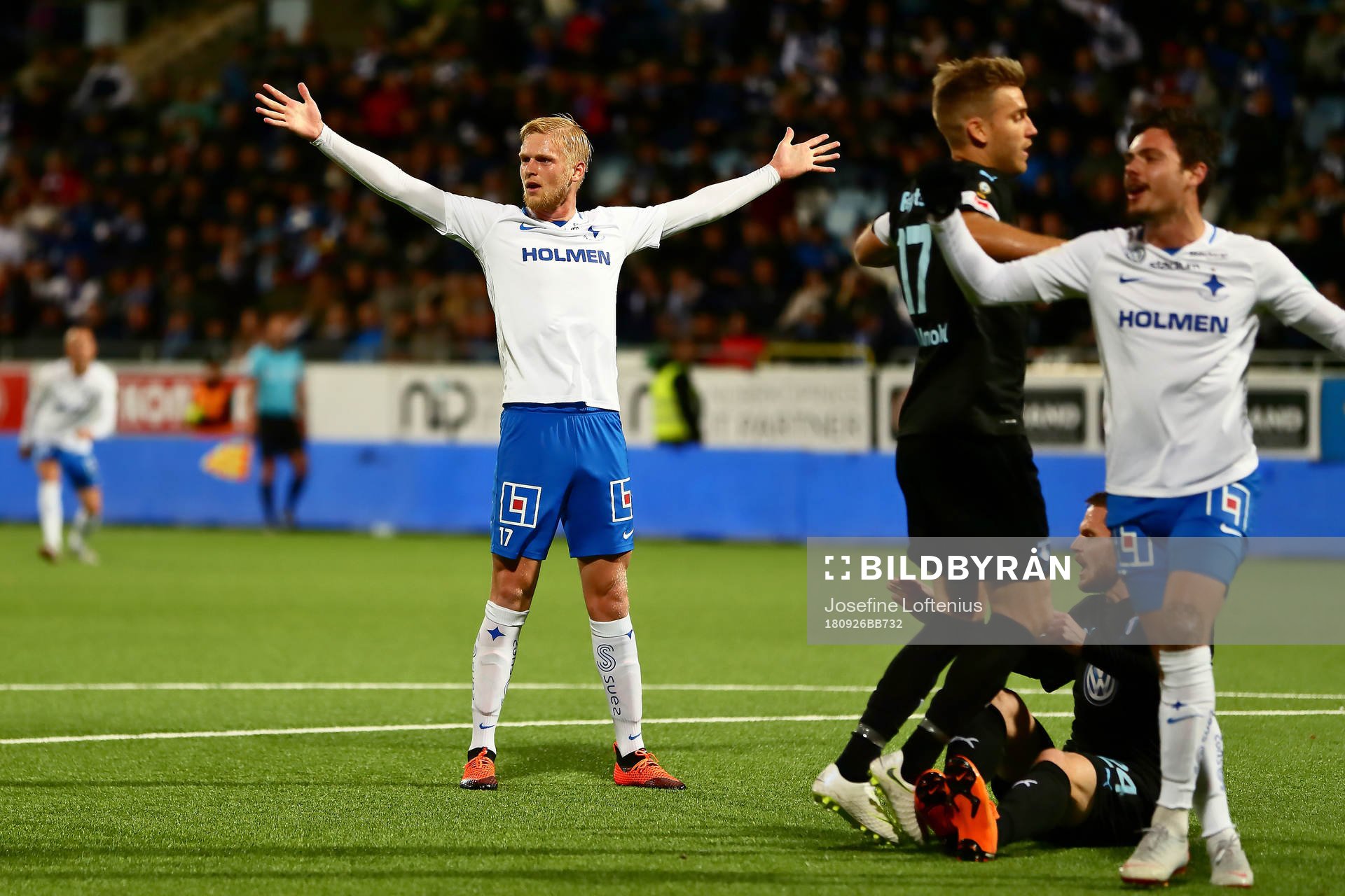 Norrköpings Kalle Holmberg jublar efter att ha gjort mål 1-0 under fotbollsmatchen i Allsvenskan mellan Norrköping och Malmö den 26 september 2018 i Norrköping.
