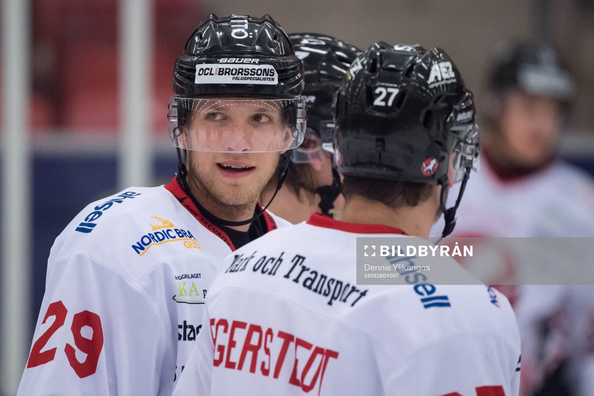 Vita Hästens Henrik Nyberg innan ishockeymatchen i