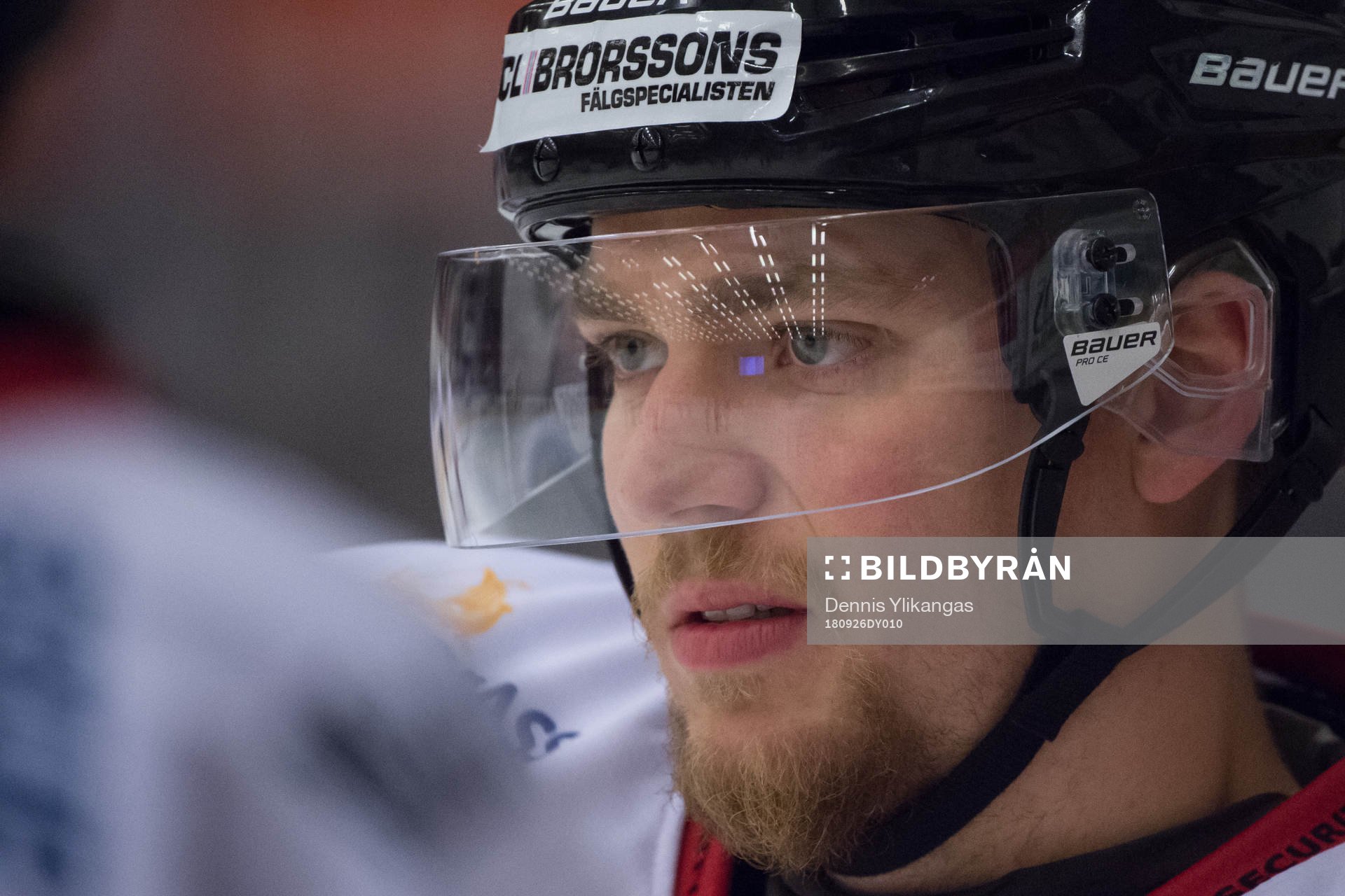 Vita Hästens Kevin Elgestål innan ishockeymatchen i