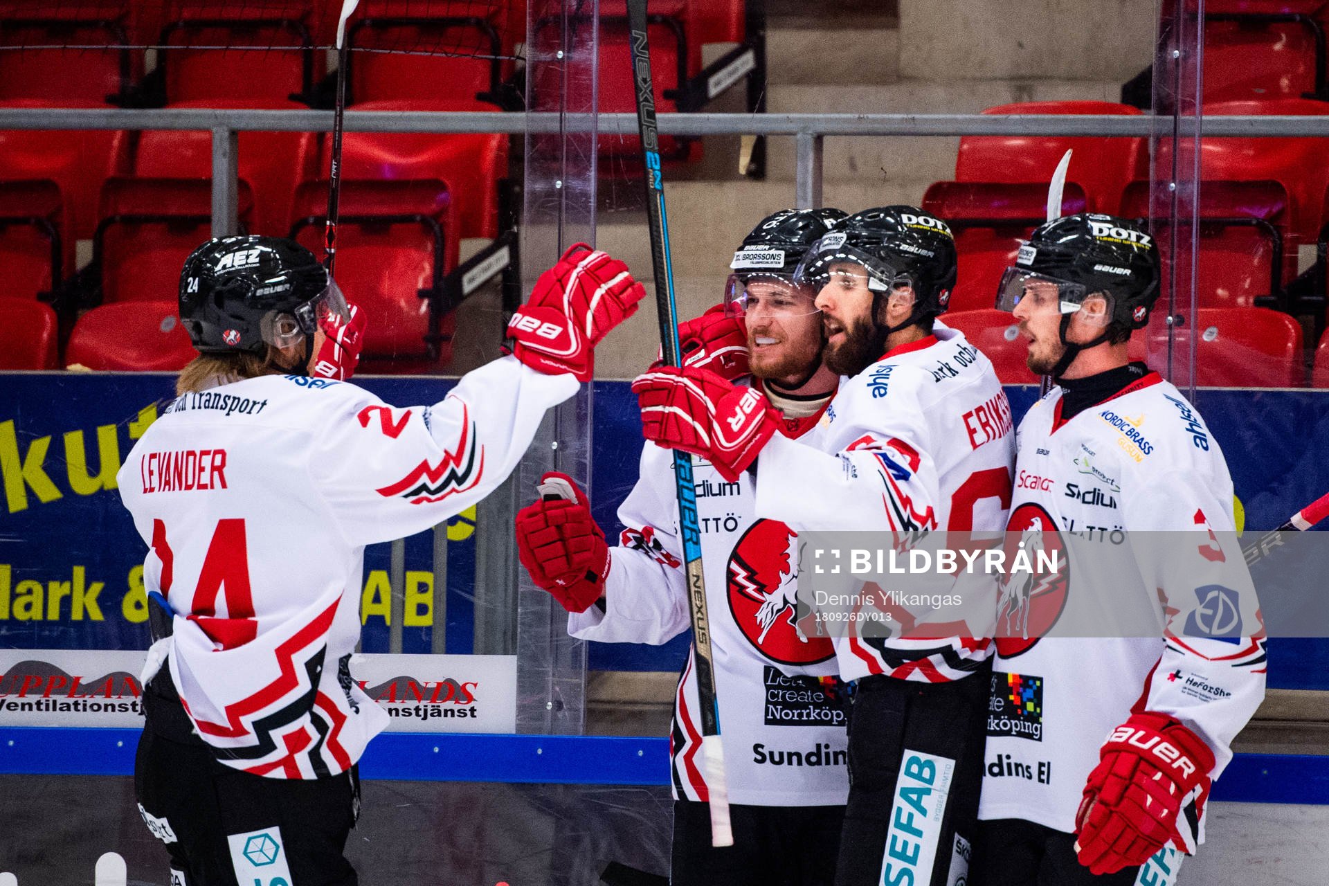 Vita Hästens spelare jublar