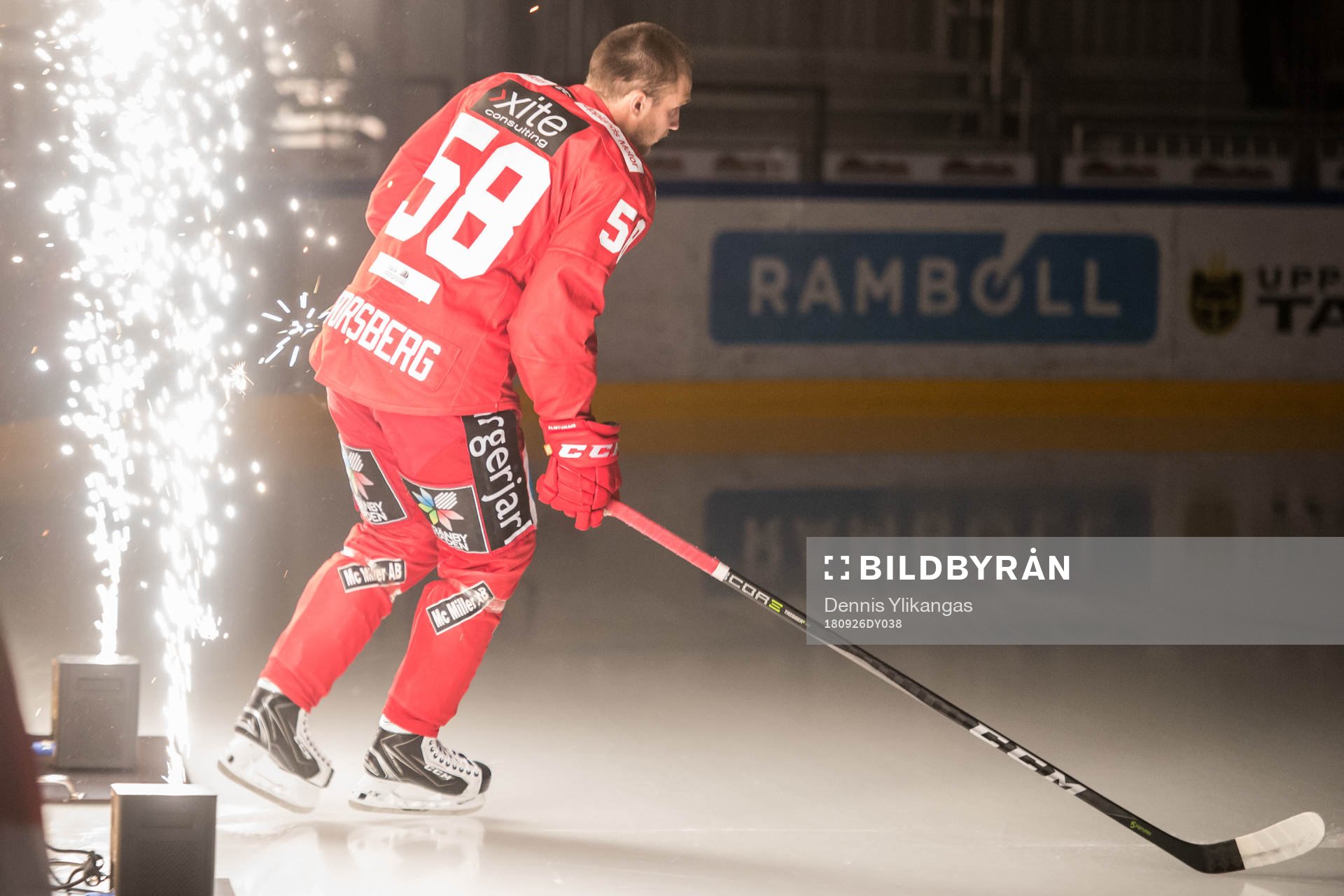 Almtunas Fredrik Forsberg innan ishockeymatchen i
