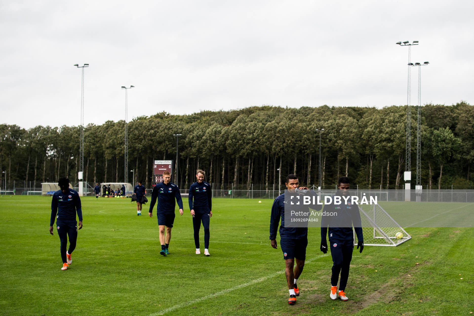 Wanderson Do Carmo och Mohammed Abubakari lämnar planen