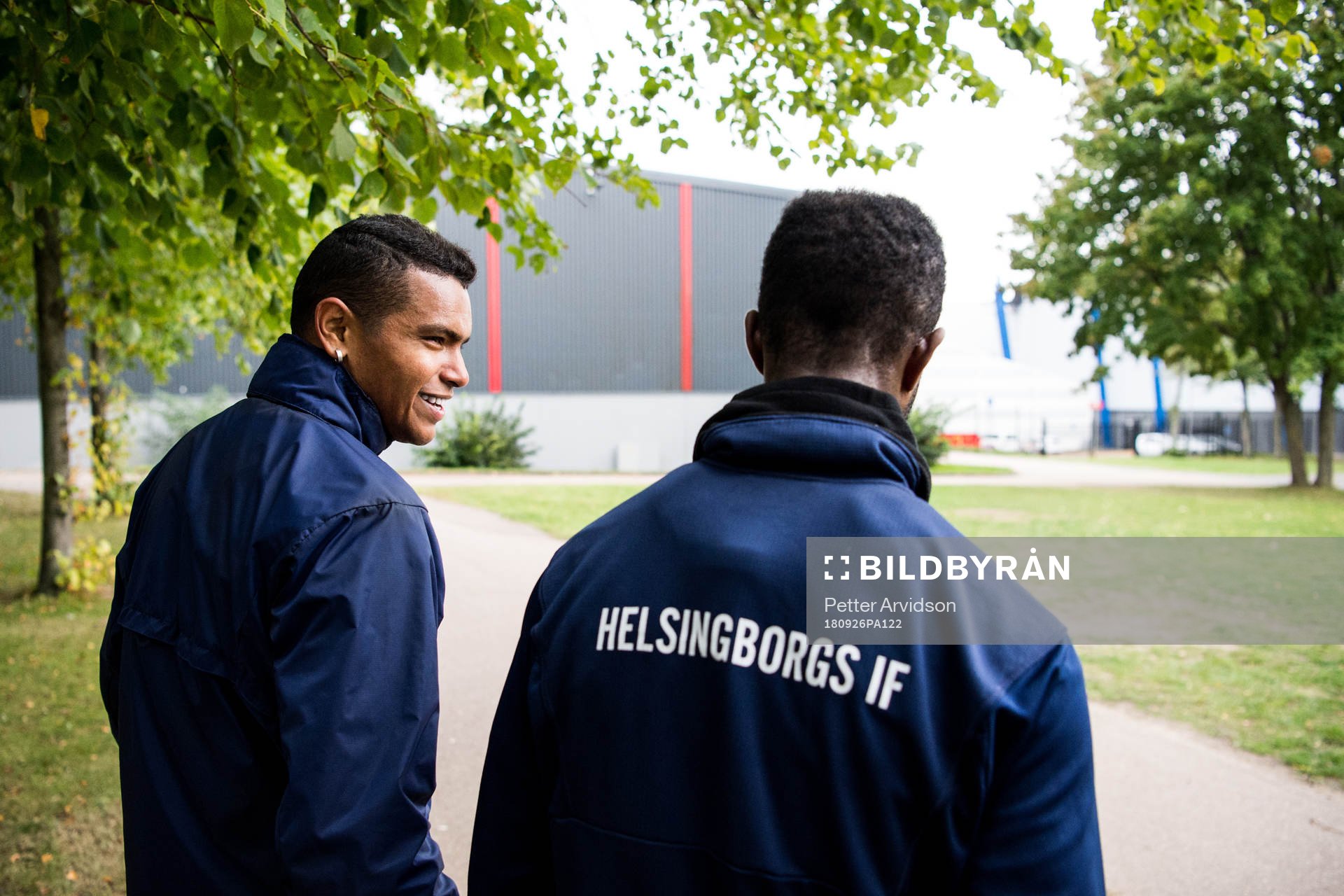 Wanderson Do Carmo och Mohammed Abubakari lämnar planen