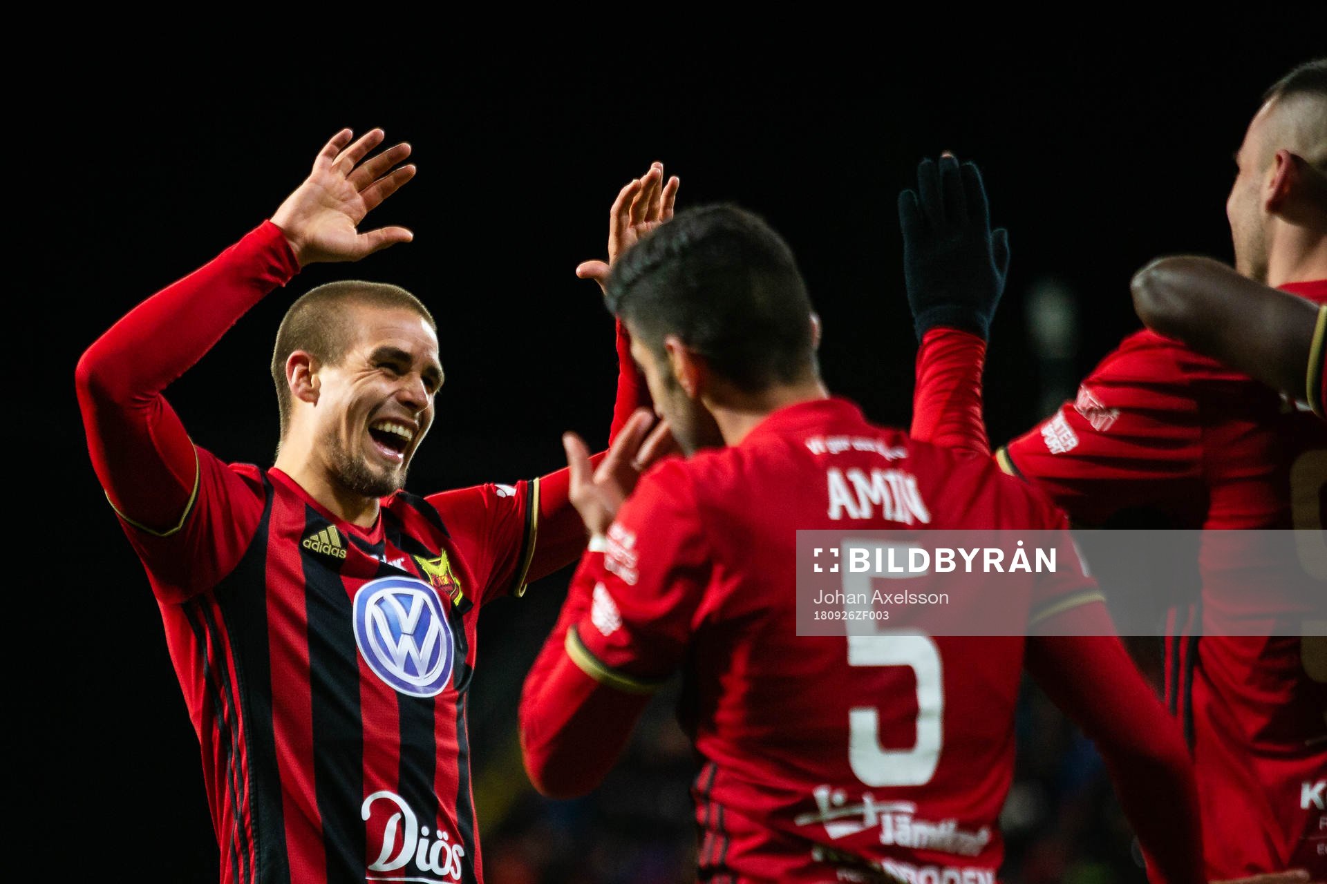 Östersunds Douglas Bergqvist jublar med Dino Islamovic under fotbollsmatchen i Allsvenskan mellan Östersund och Brommapojkarna den 26 September 2018 i Östersund.