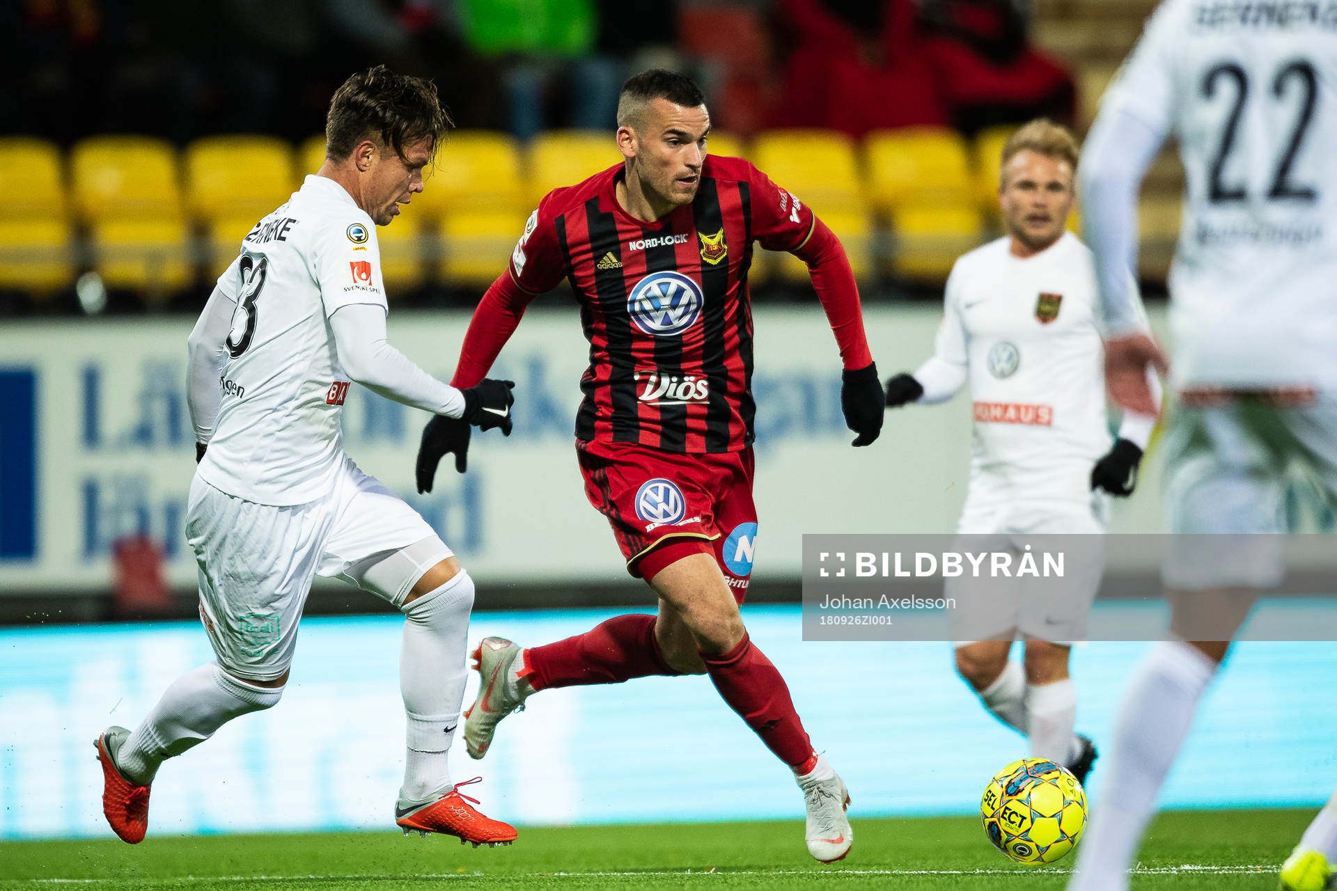 Brommapojkarnas Erik Figueroa och Östersunds Dino Islamovic