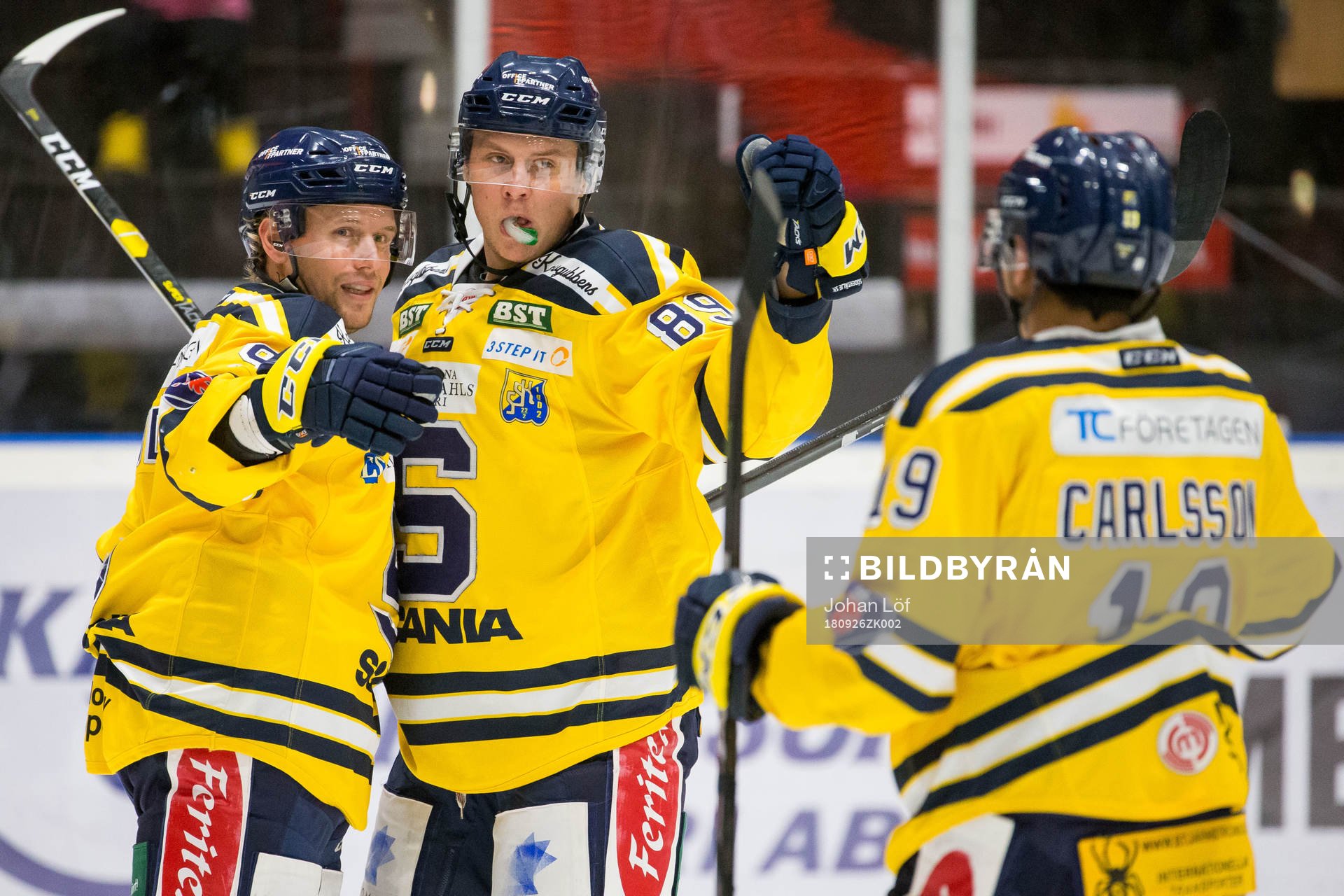 Södertäljes Victor Andersson och David Åslin jublar