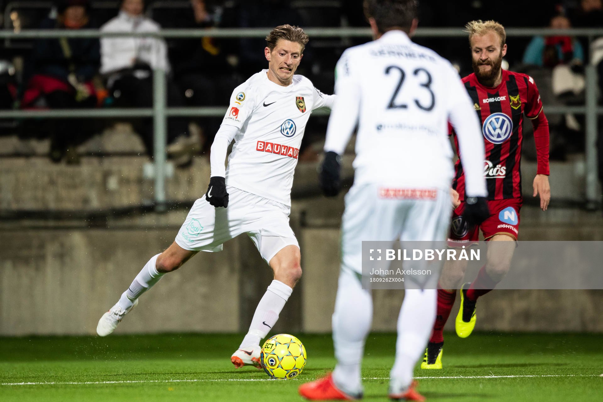 Brommapojkarnas Johan Falkmar  och Östersunds Curtis
