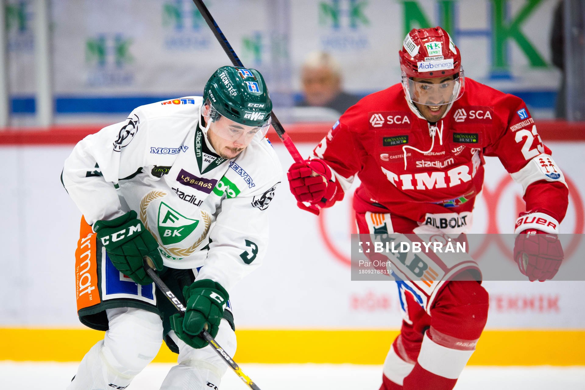 Färjestads Jens Westin och Timrås Jeremy Boyce