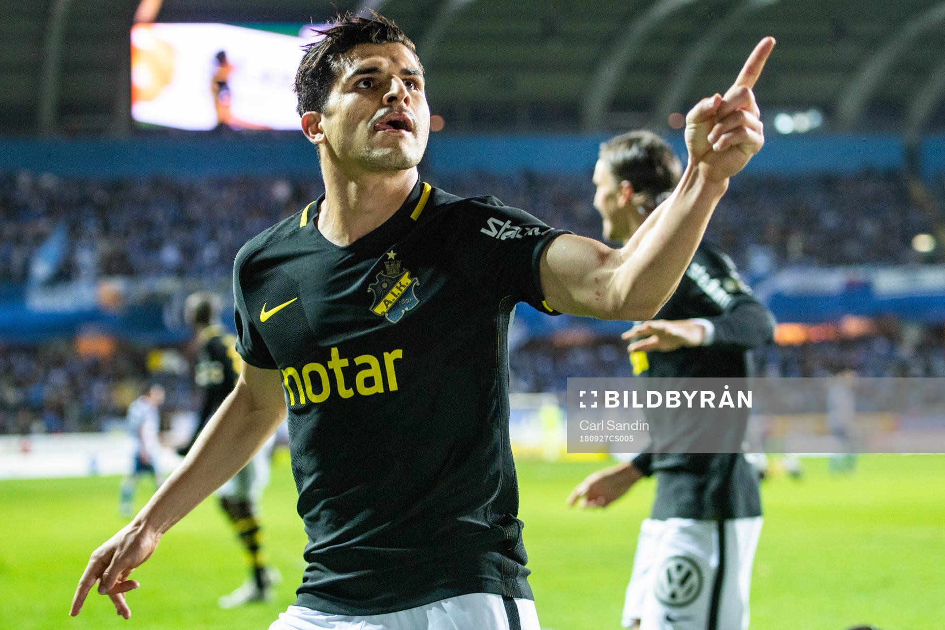 s Tarik Elyounoussi jublar