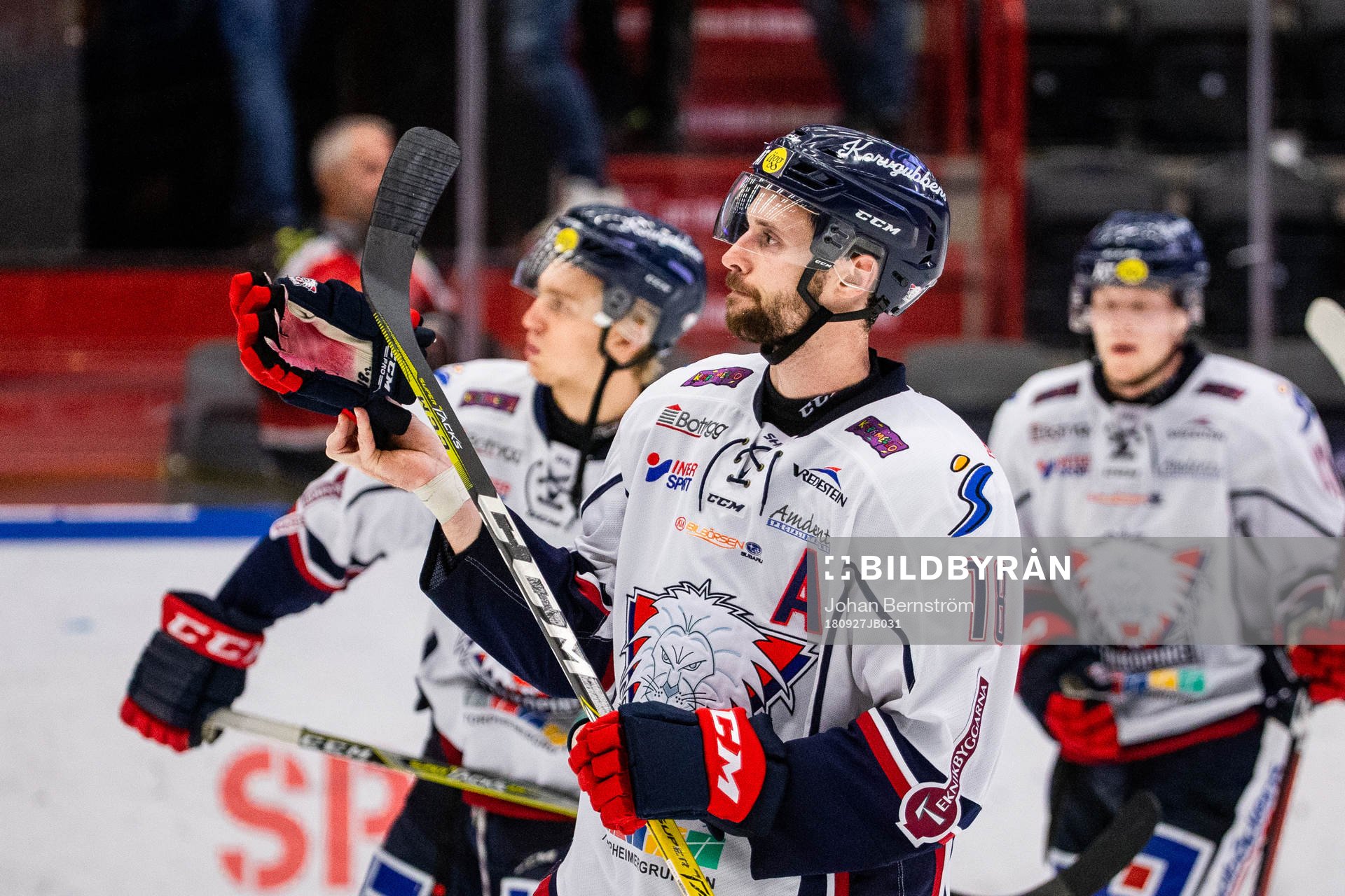 Linköpings Henrik Törnqvist tackar publiken