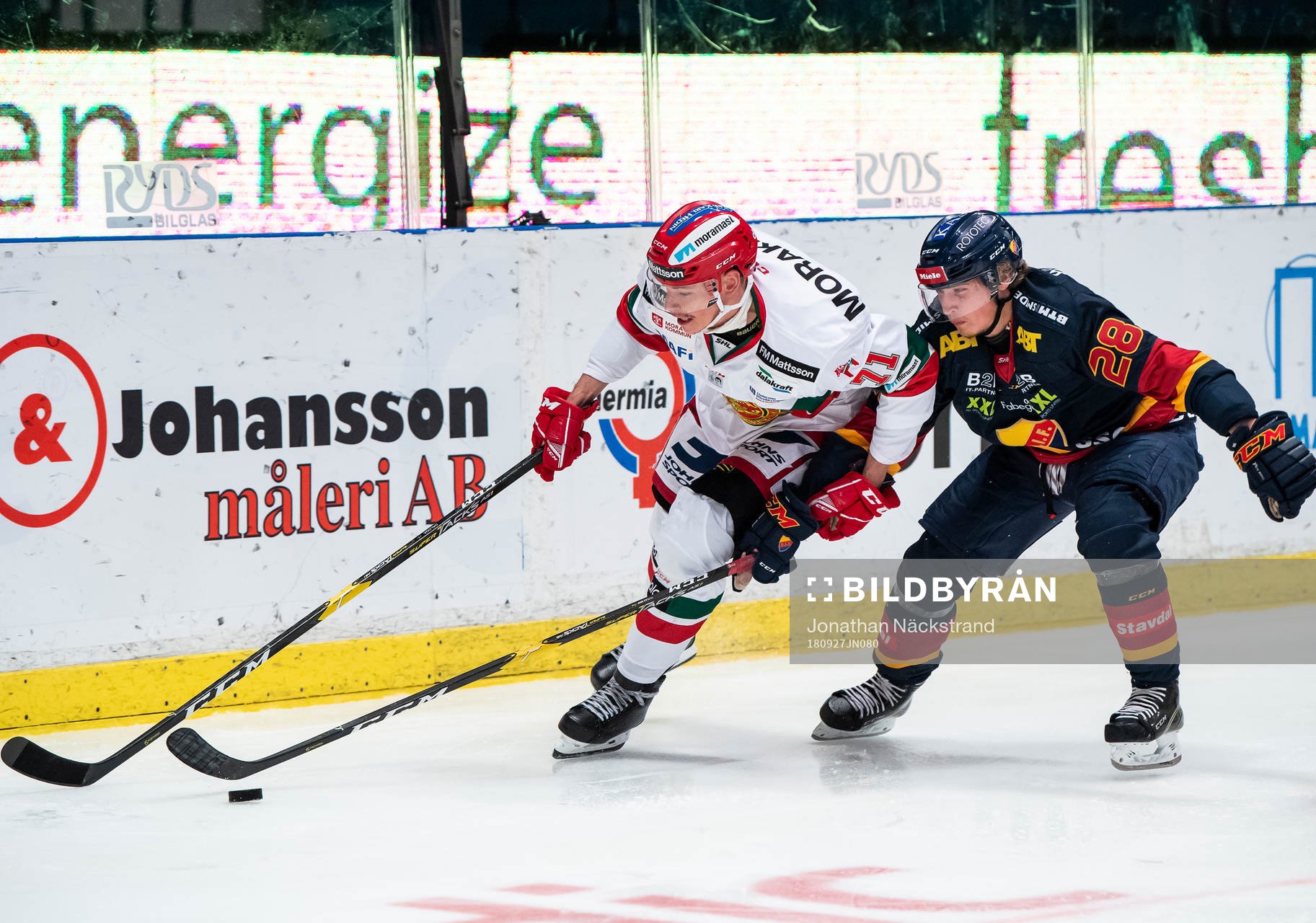 Moras Marek Daloga i kamp om pucken med Djurgårdens