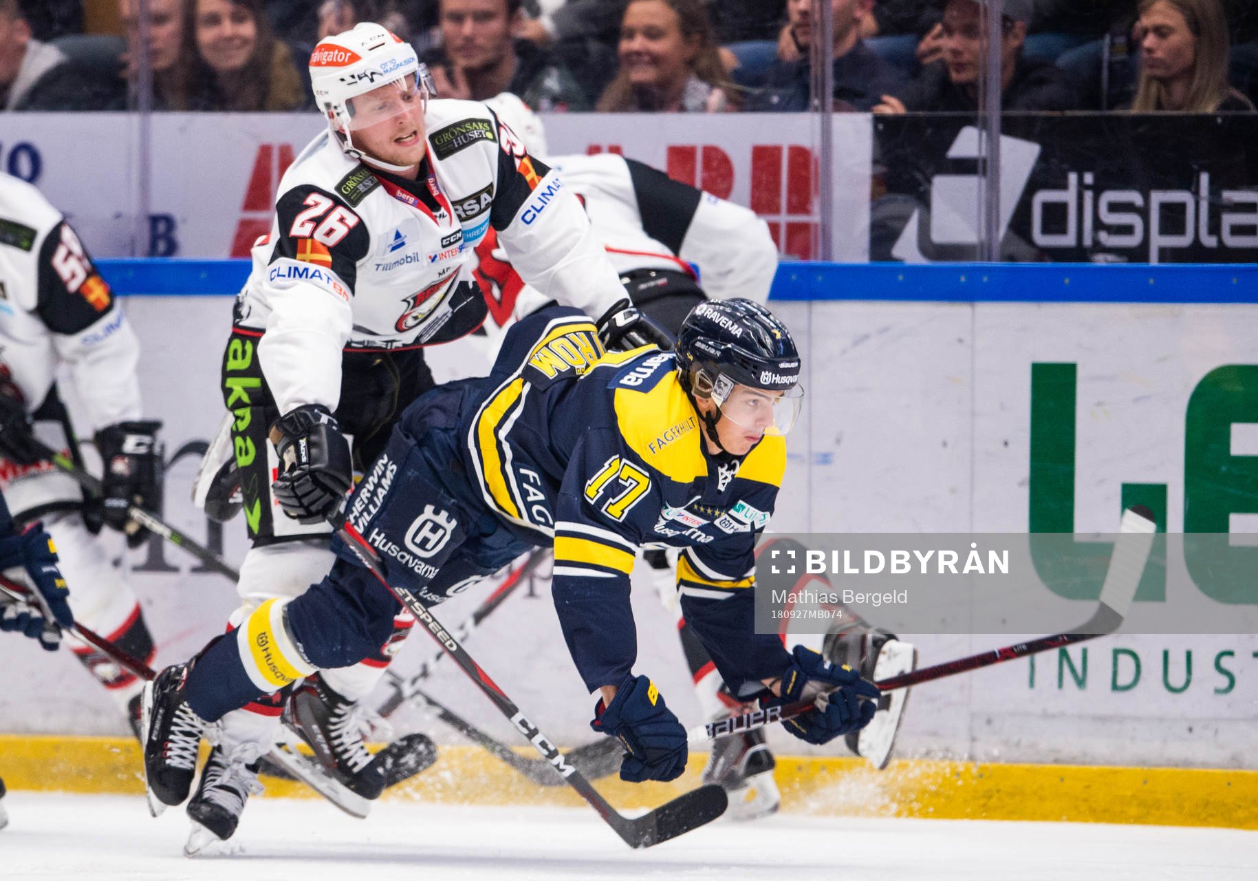 s Isac Brännström i kamp om pucken