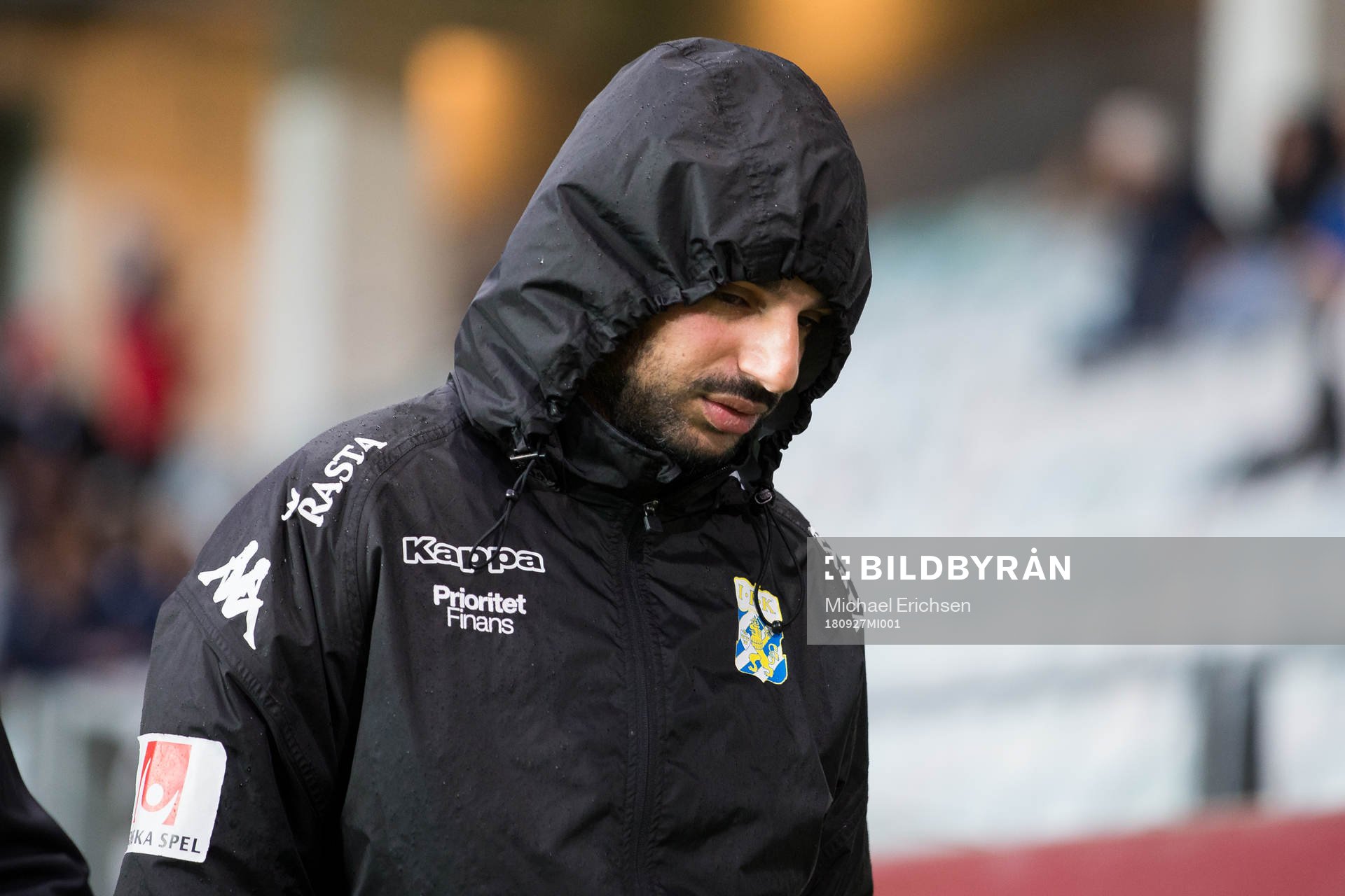 IFK Göteborgs tränare Poya Asbaghi innan fotbollsmatchen