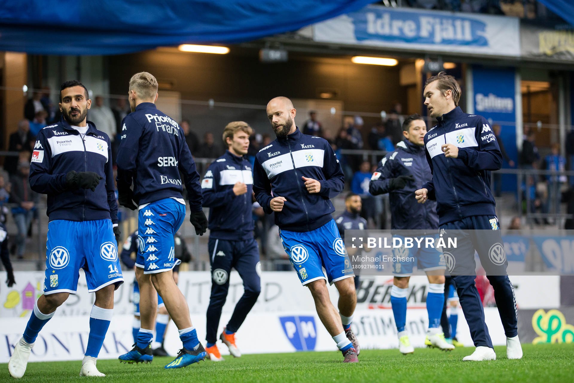 IFK Göteborg värmer upp innan fotbollsmatchen i