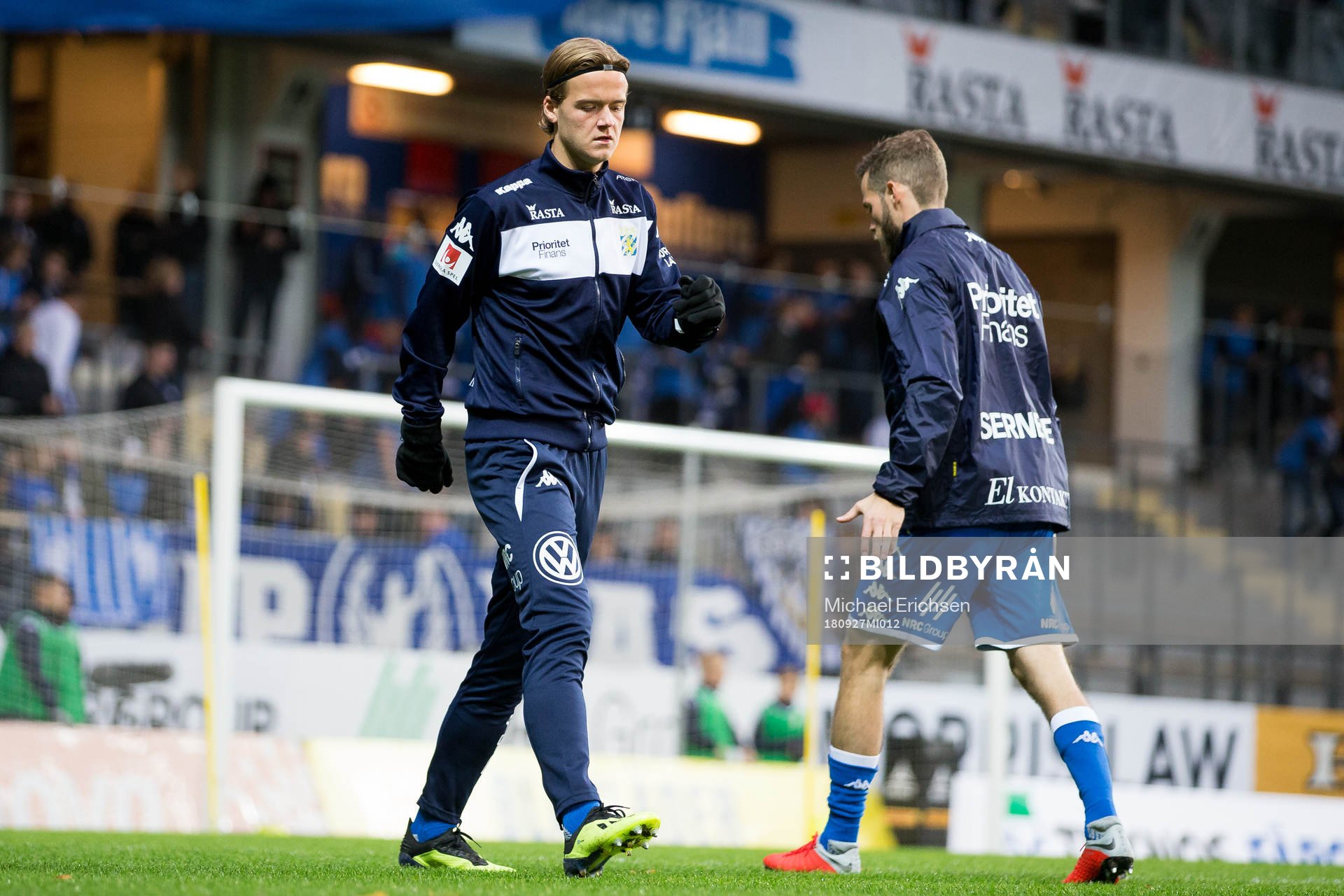 IFK Göteborgs August Erlingmark och Emil Salomonsson värmer upp innan fotbollsmatchen i Allsvenskan mellan IFK Göteborg och AIK den 27 september 2018 i Göteborg.