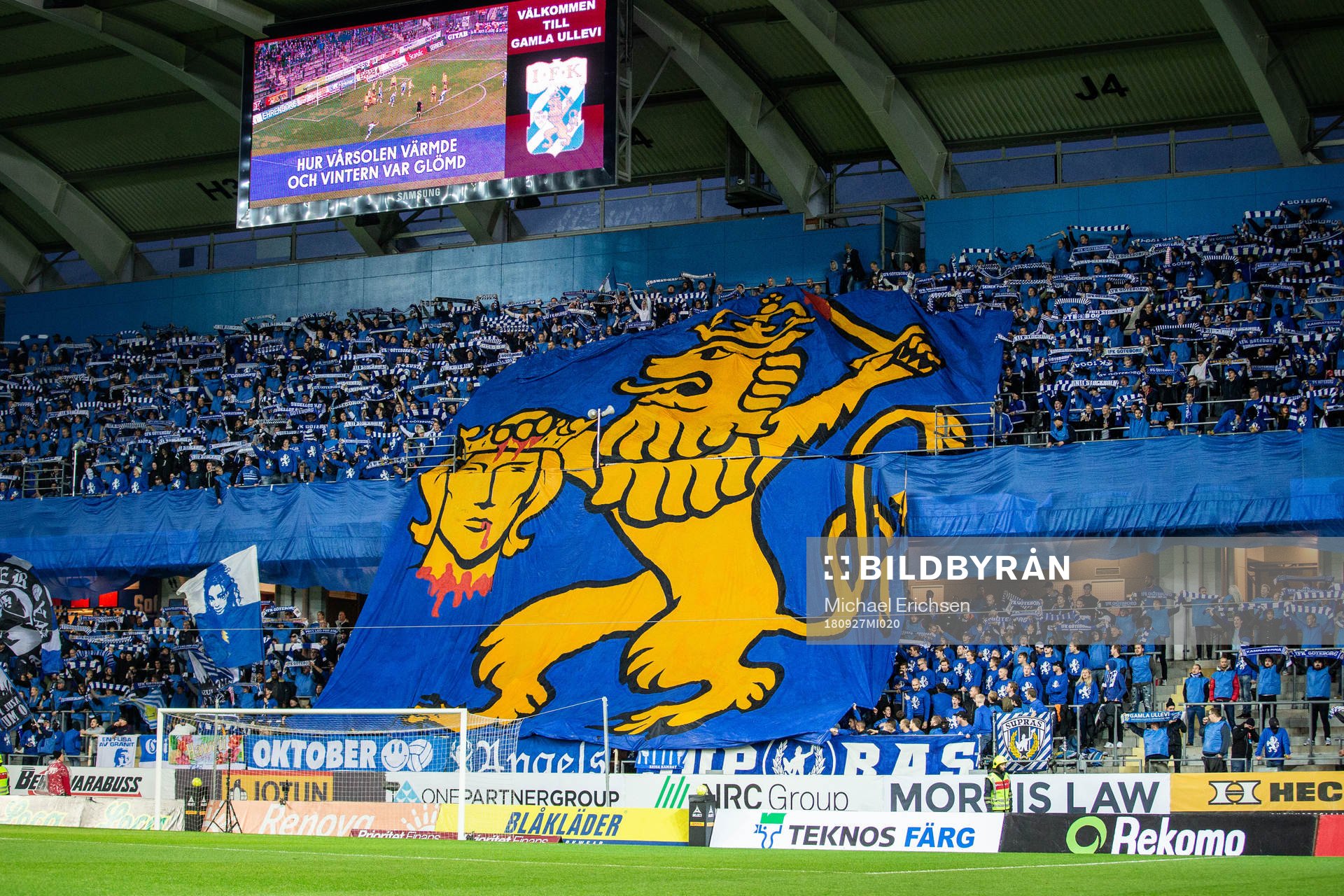 IFK Göteborgs tifo innan fotbollsmatchen i Allsvenskan