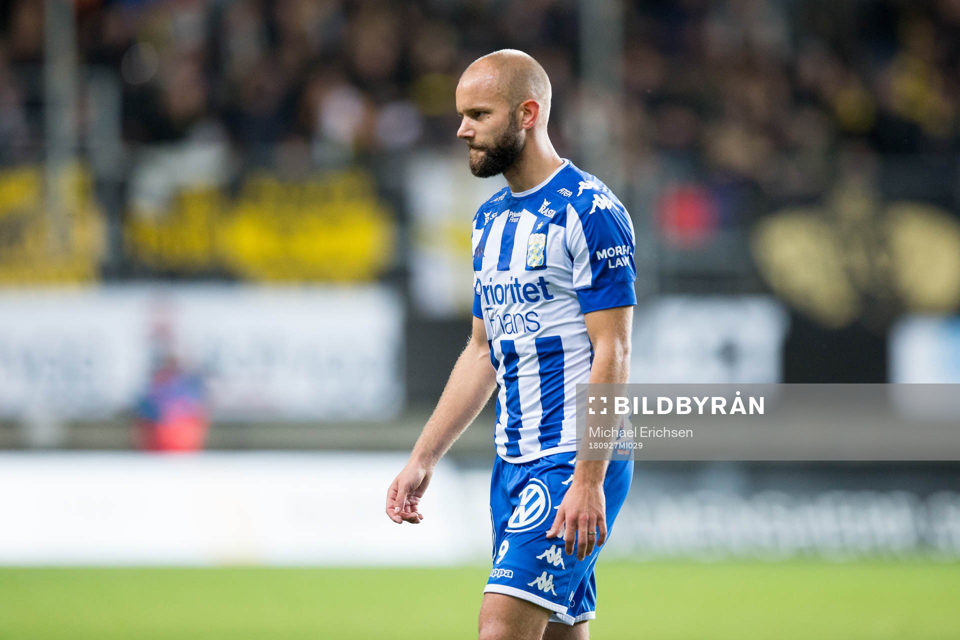 IFK Göteborgs Robin Söder lämnar planen i halvlek av