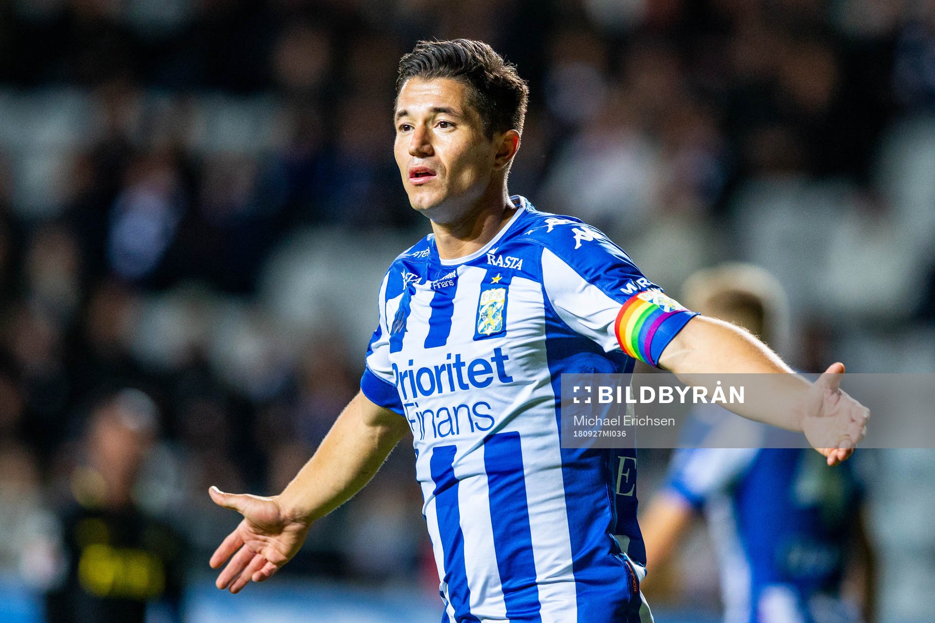 IFK Göteborgs David Boo Wiklander reagerar på ett domslut