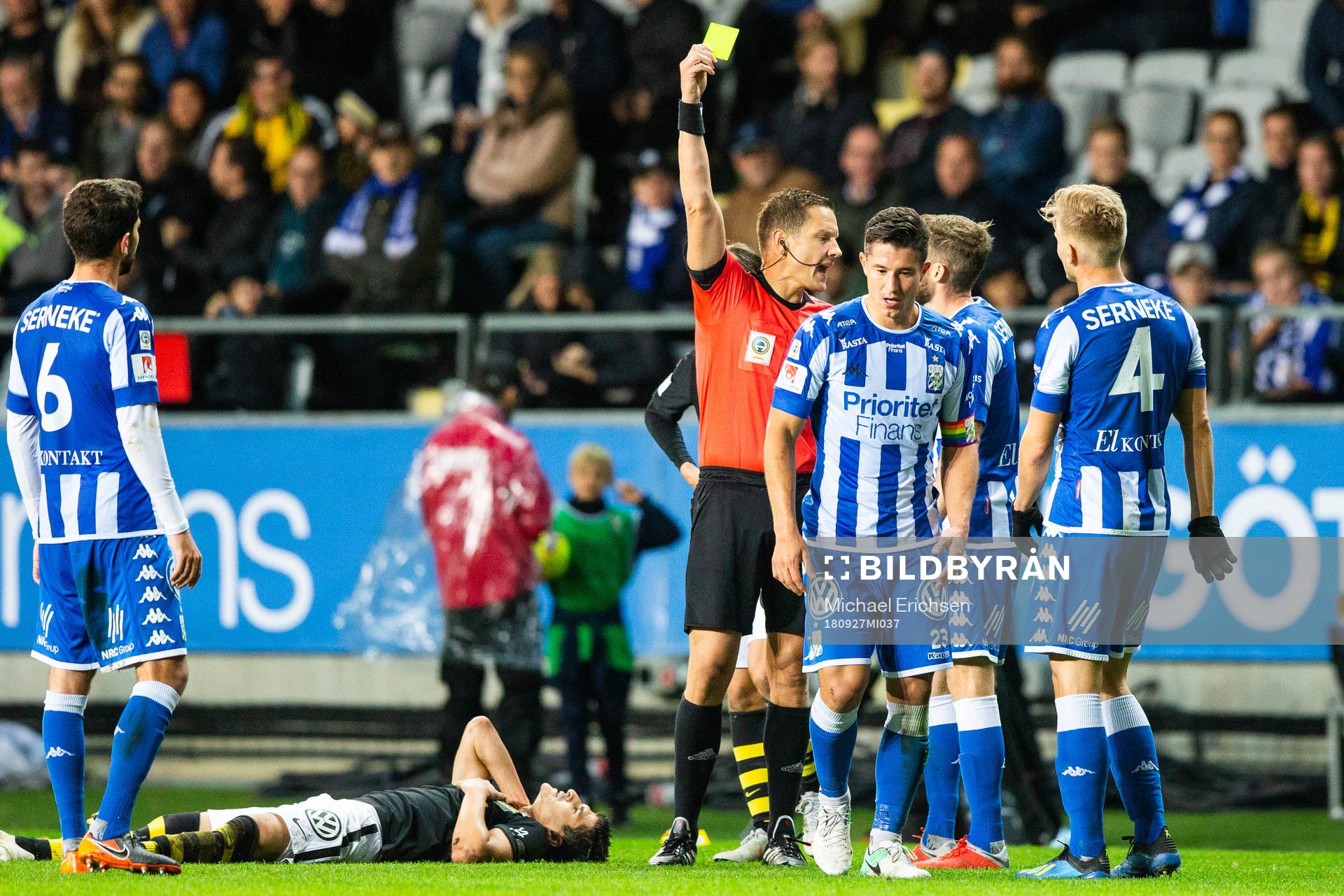 IFK Göteborgs David Boo Wiklander får gult kort