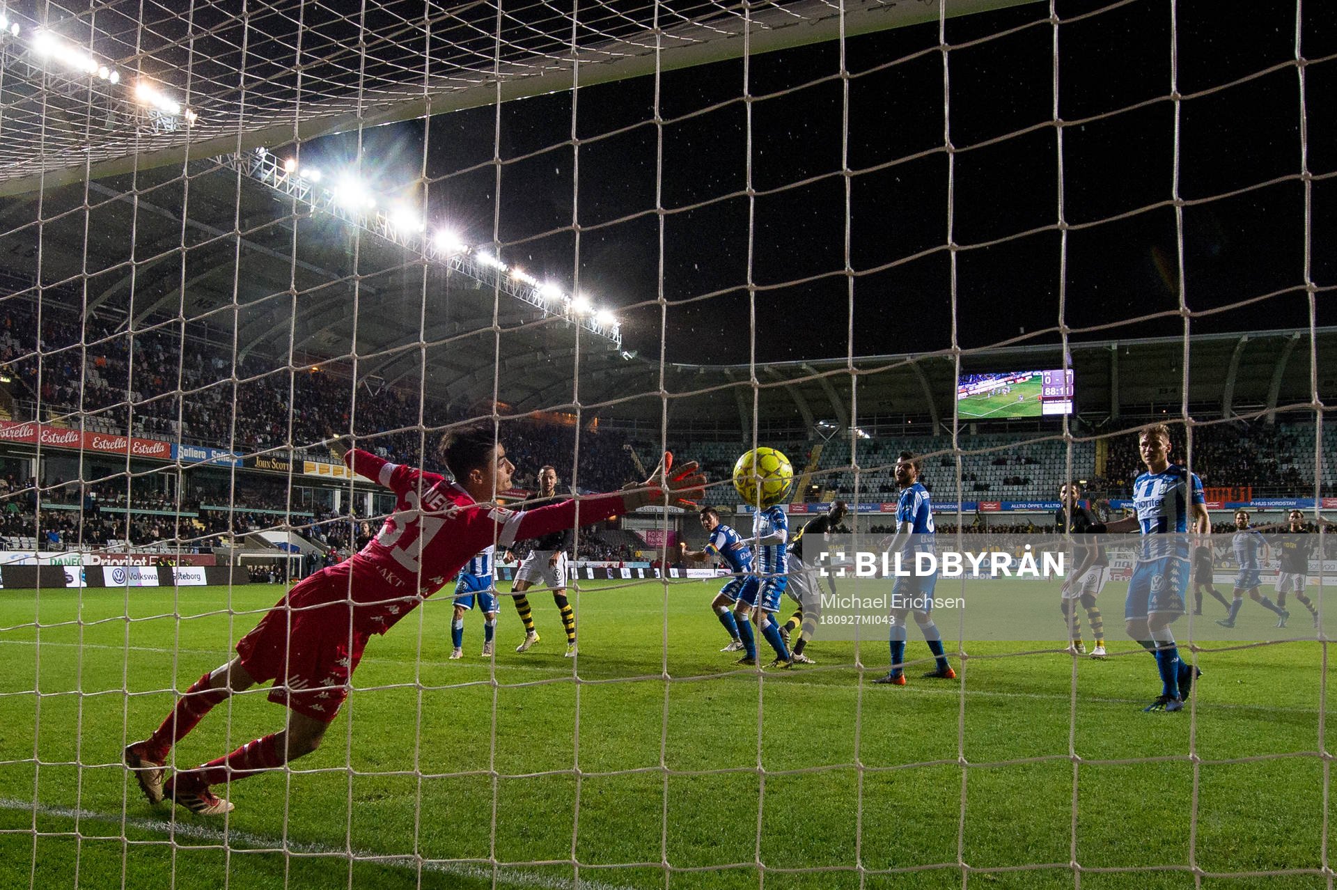 s Henok Goitom nickar in 0-2 bakom IFK Göteborgs målvakt