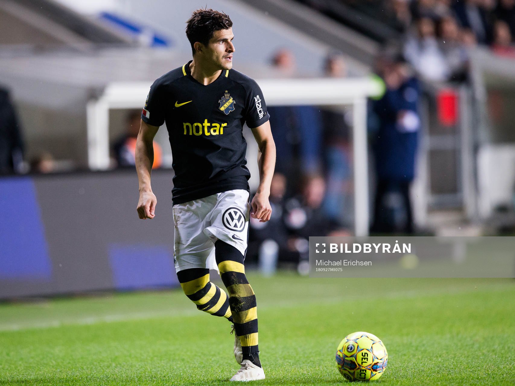 s Tarik Elyounoussi