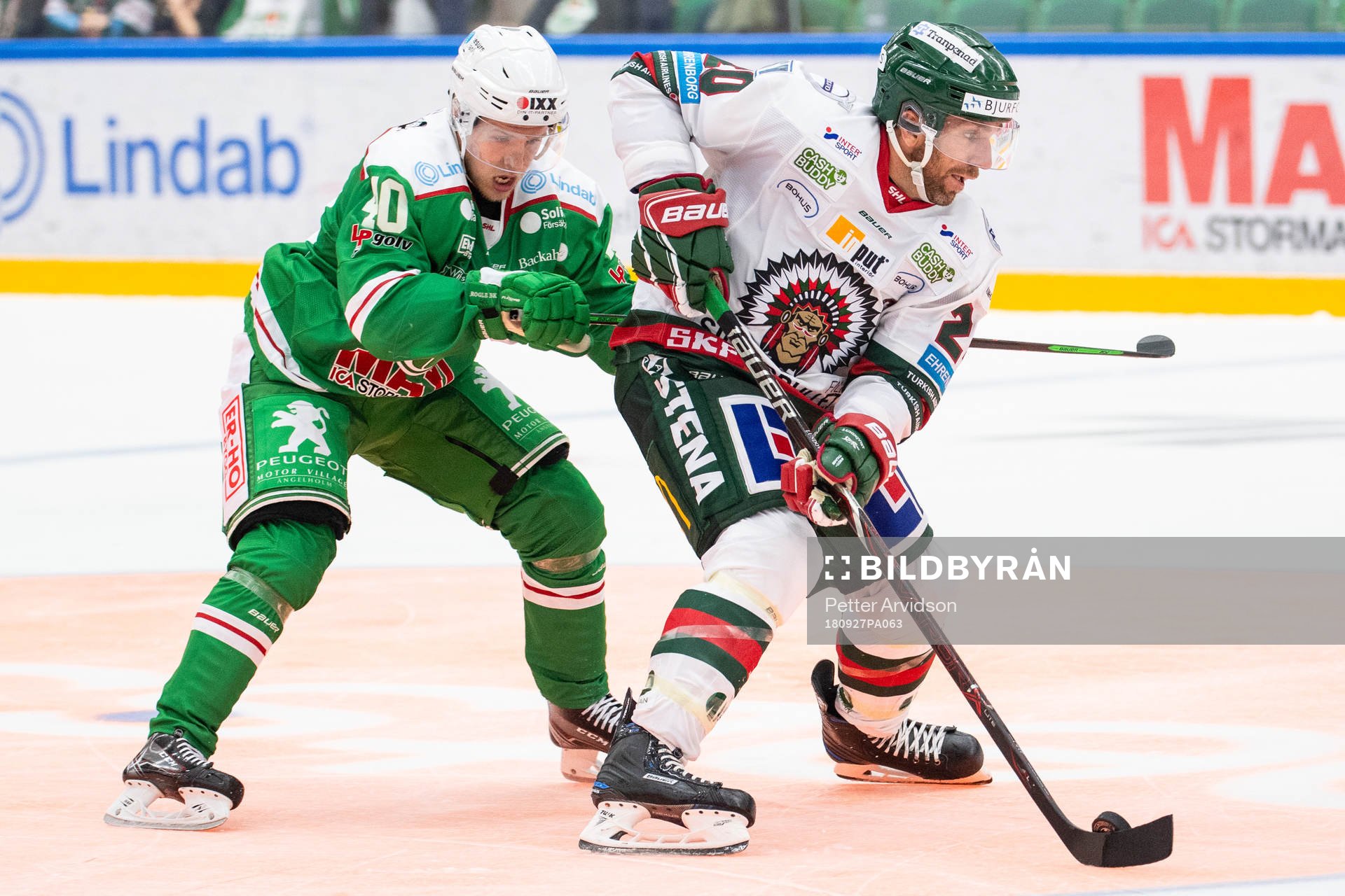 Rögles Christopher Bengtsson och Frölundas Joel Mustonen