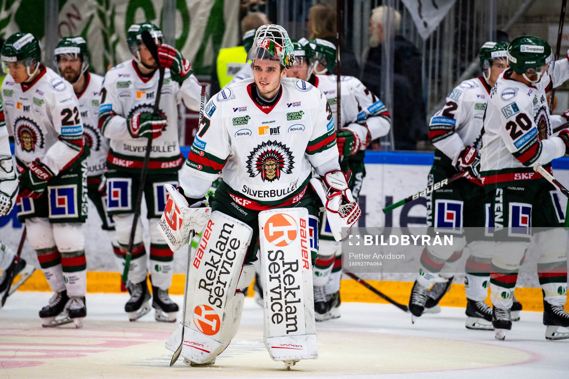 Frölundas målvakt Johan Gustafsson jublar
