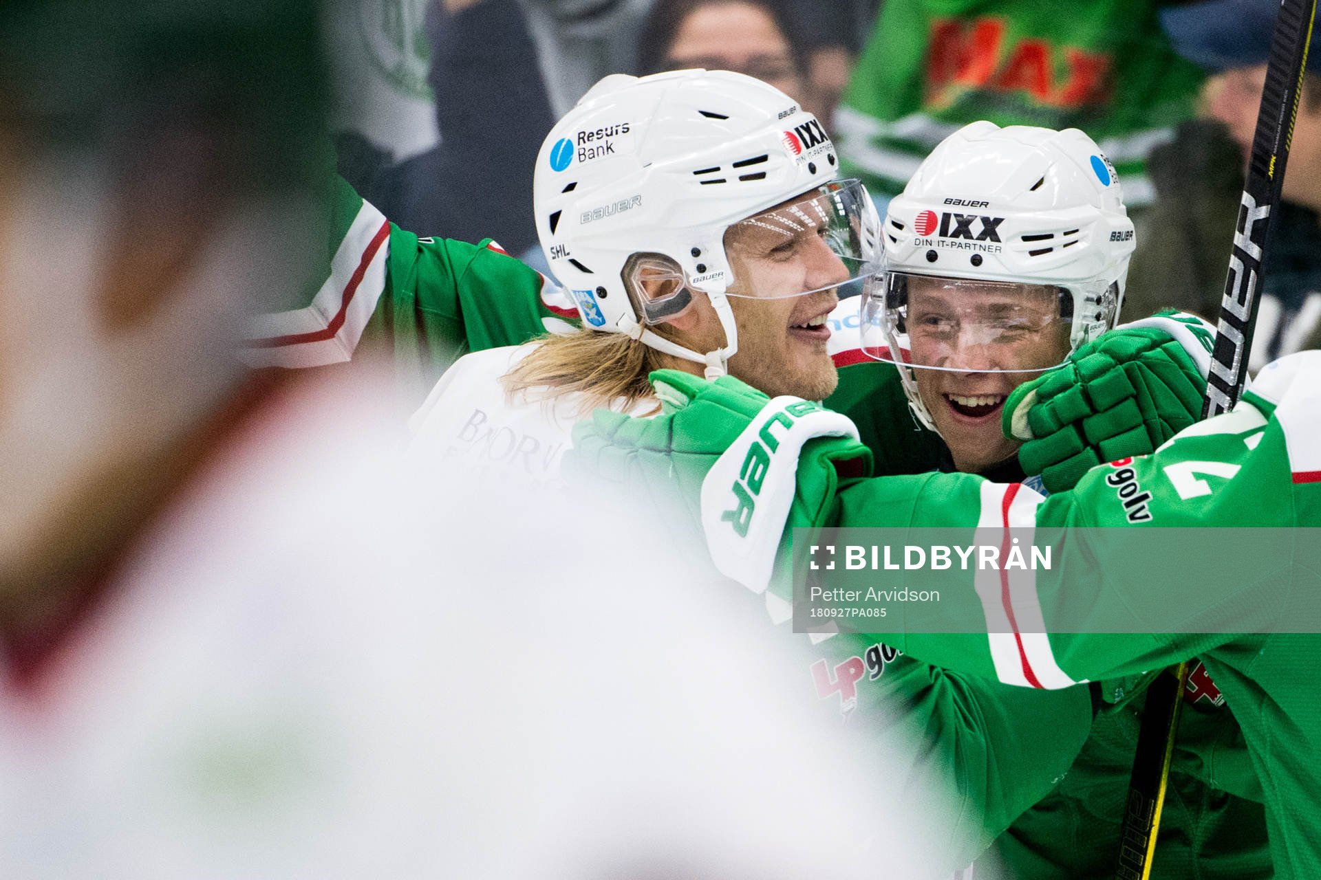 Rögles Samuel Jonsson (m) jublar med Olle Liss