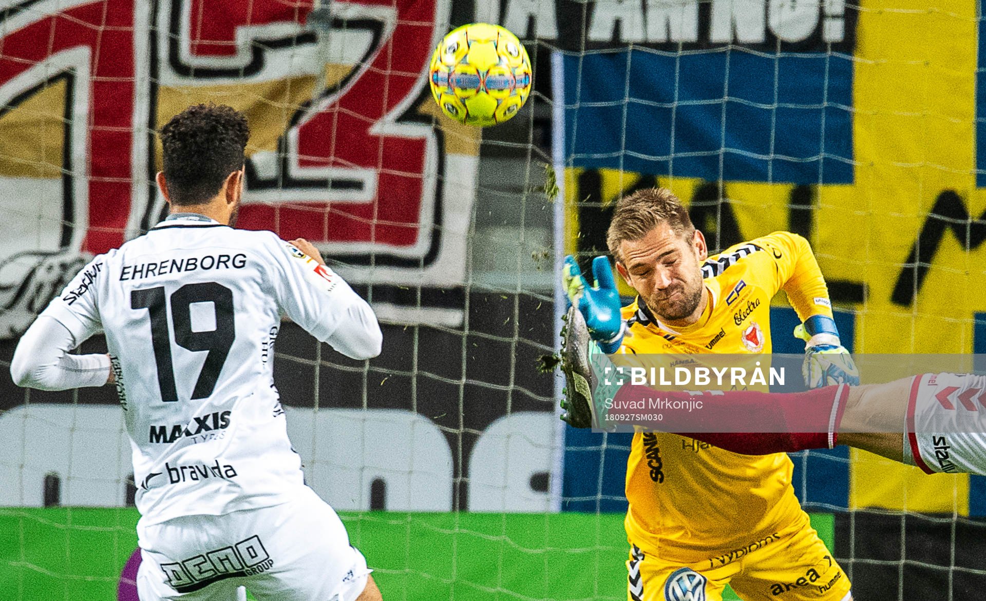 Kalmars målvakt Lucas Hägg-Johansson och Häckens Daleho