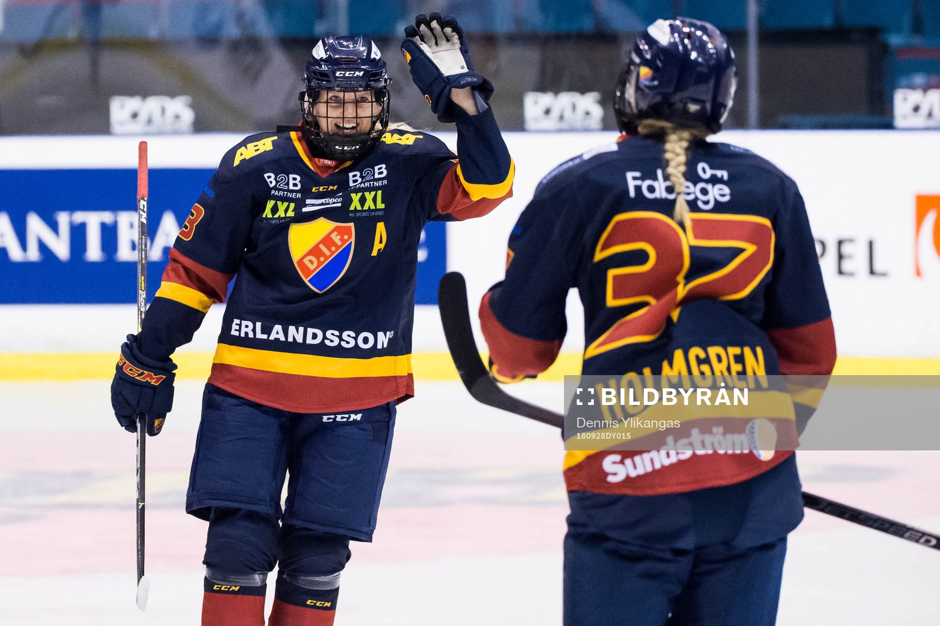 Djurgårdens Josefine Holmgren jublar