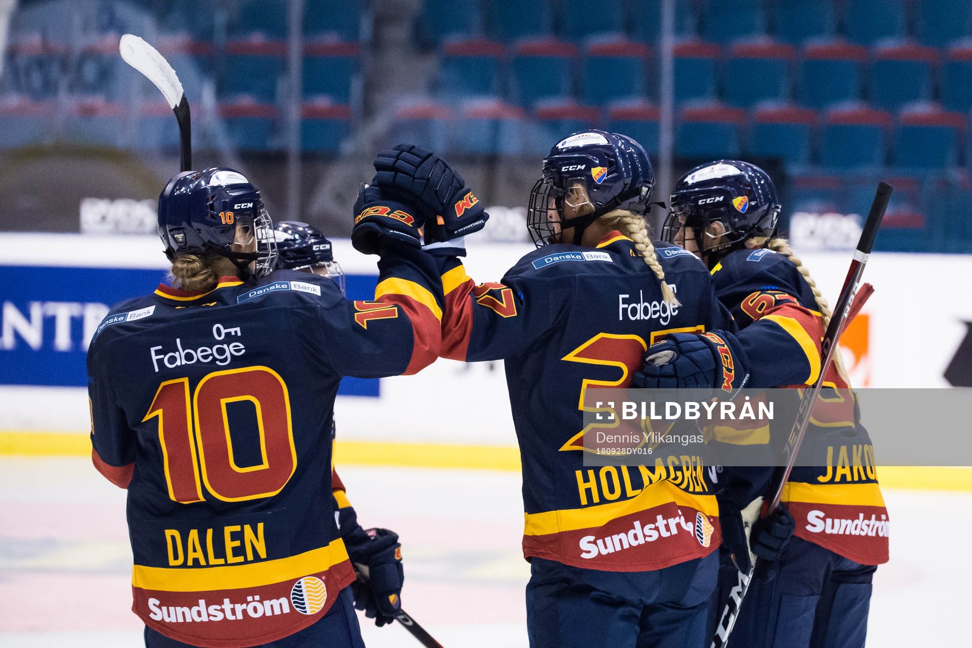 Djurgårdens Josefine Holmgren jublar