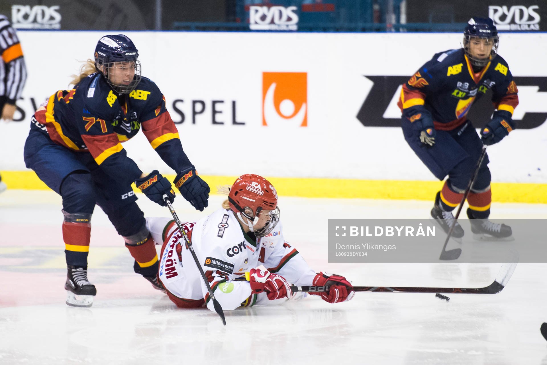 Djurgårdens Hanna Hållander och Modos Ronja Mogren