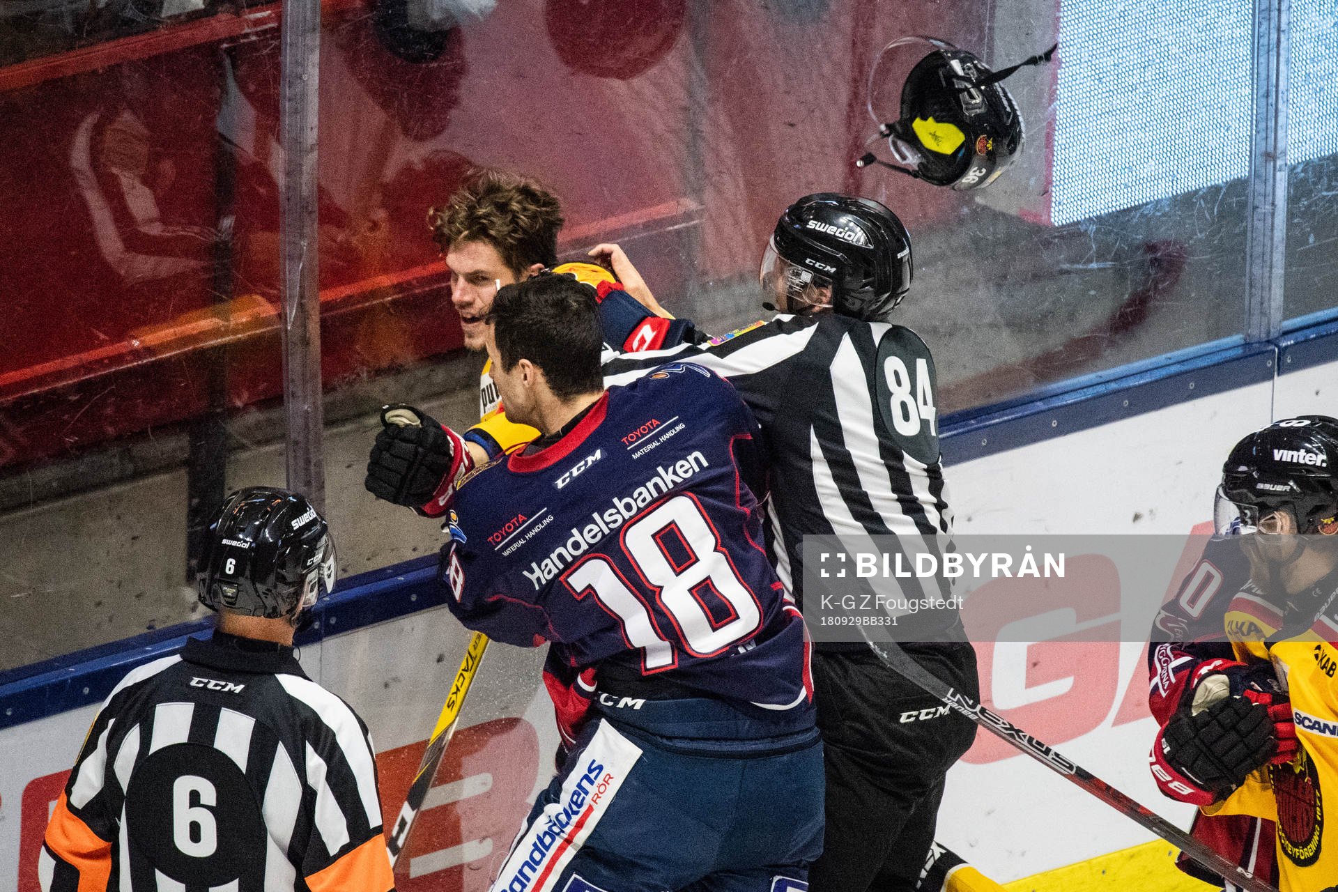 Luleås Emil Larsson i slagsmål med Linköpings James