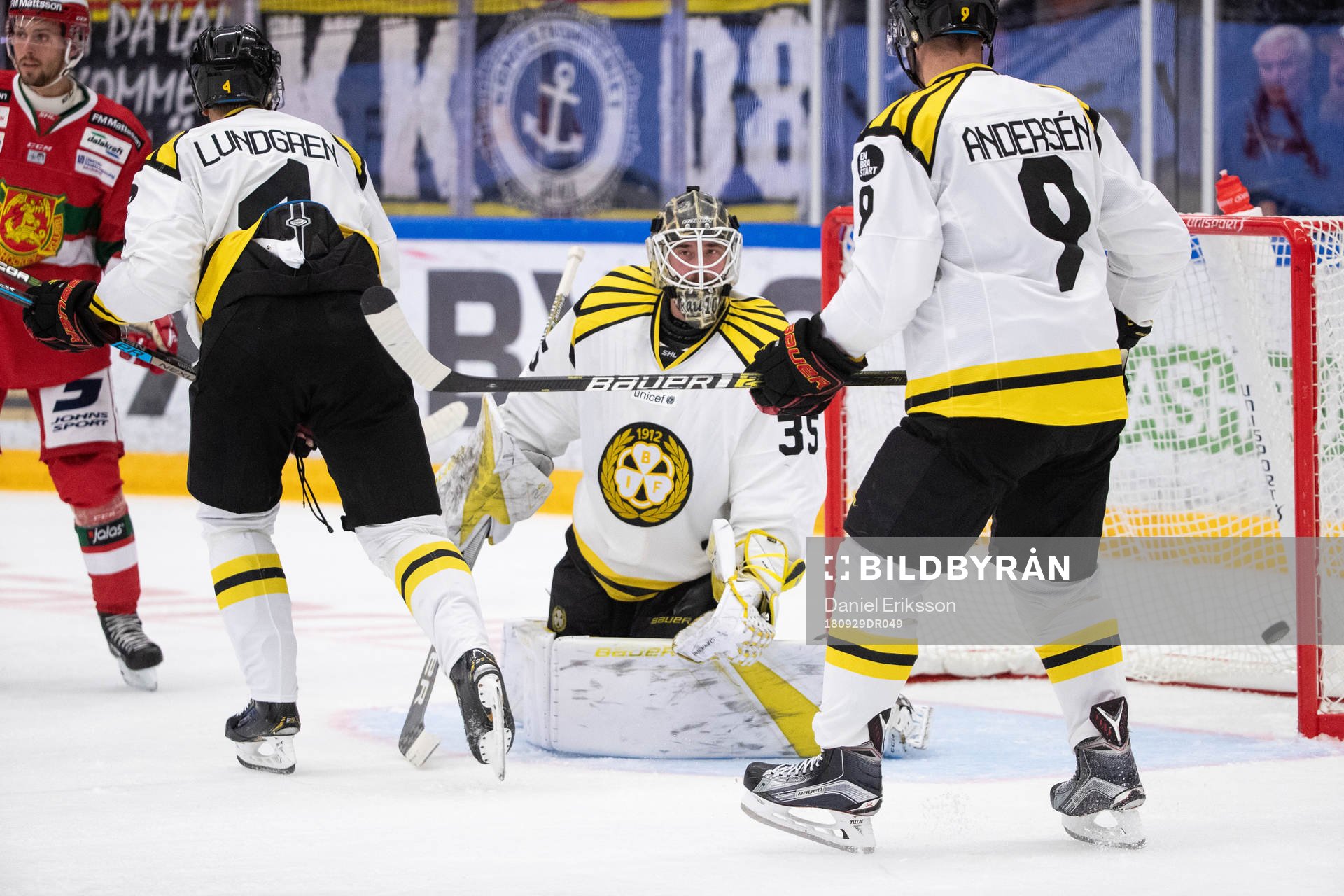 2-1 bakom Brynäs målvakt David Rautio och Niclas Lundgren