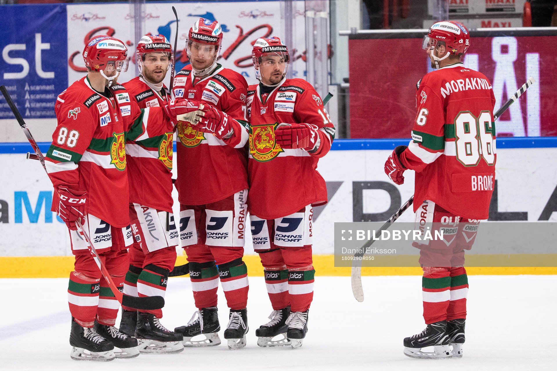 Moras Michael Keränen jublar