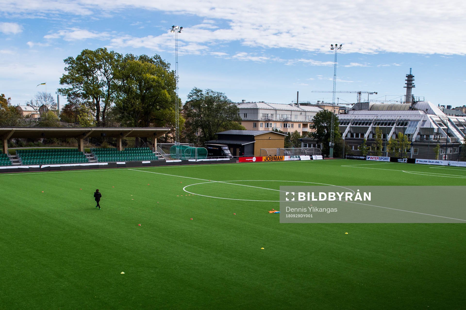 Interiör av Kanalplan innan fotbollsmatchen i