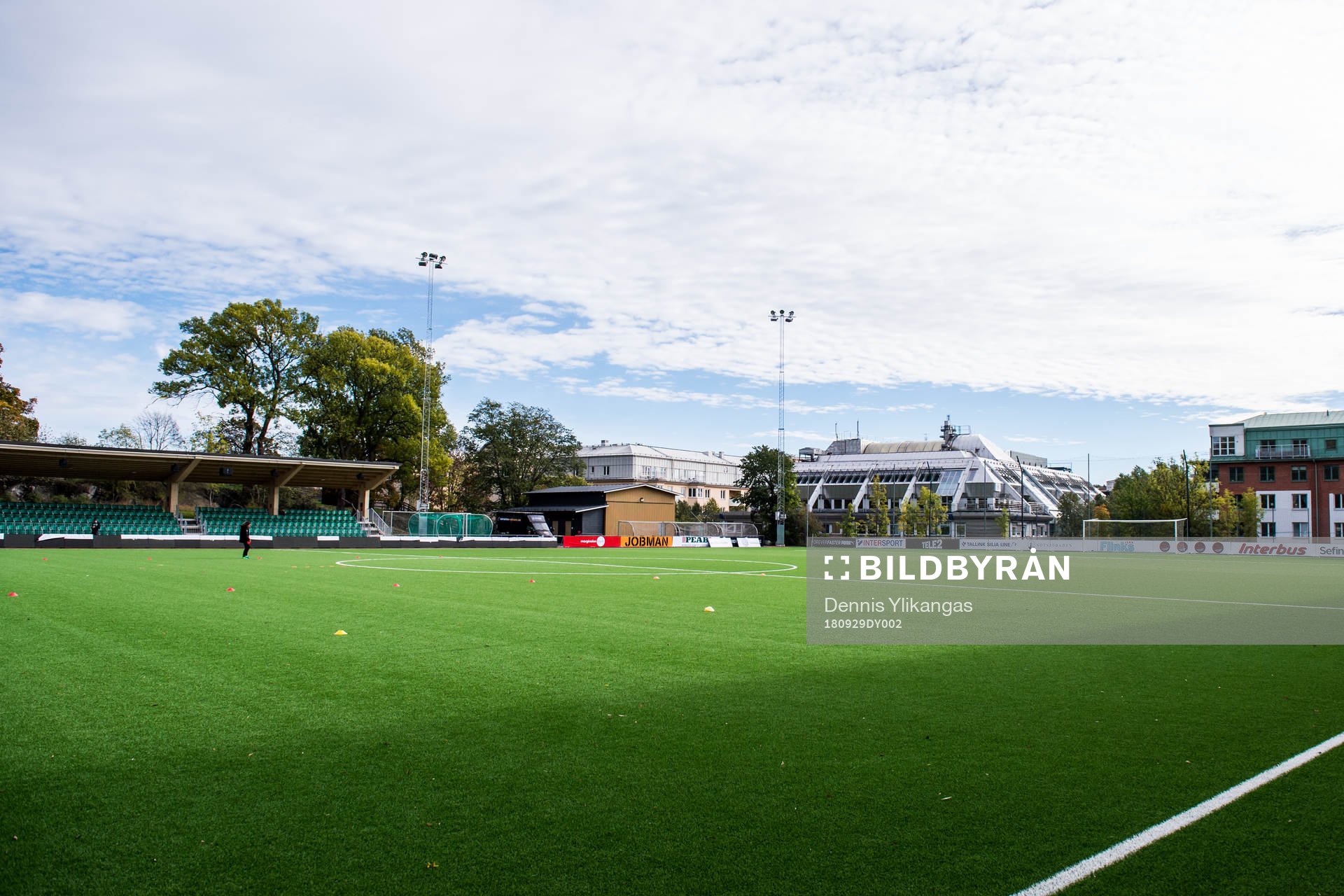 Interiör av Kanalplan innan fotbollsmatchen i