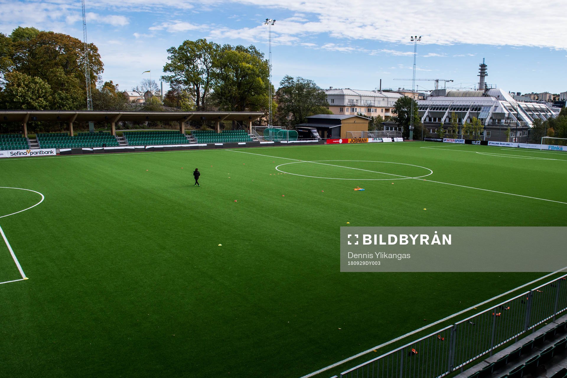 Interiör av Kanalplan innan fotbollsmatchen i