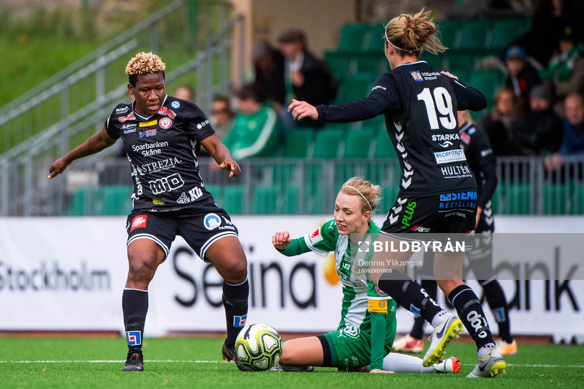 Kristianstads Rita Chikwelu och Hammarbys Olga Ekblom