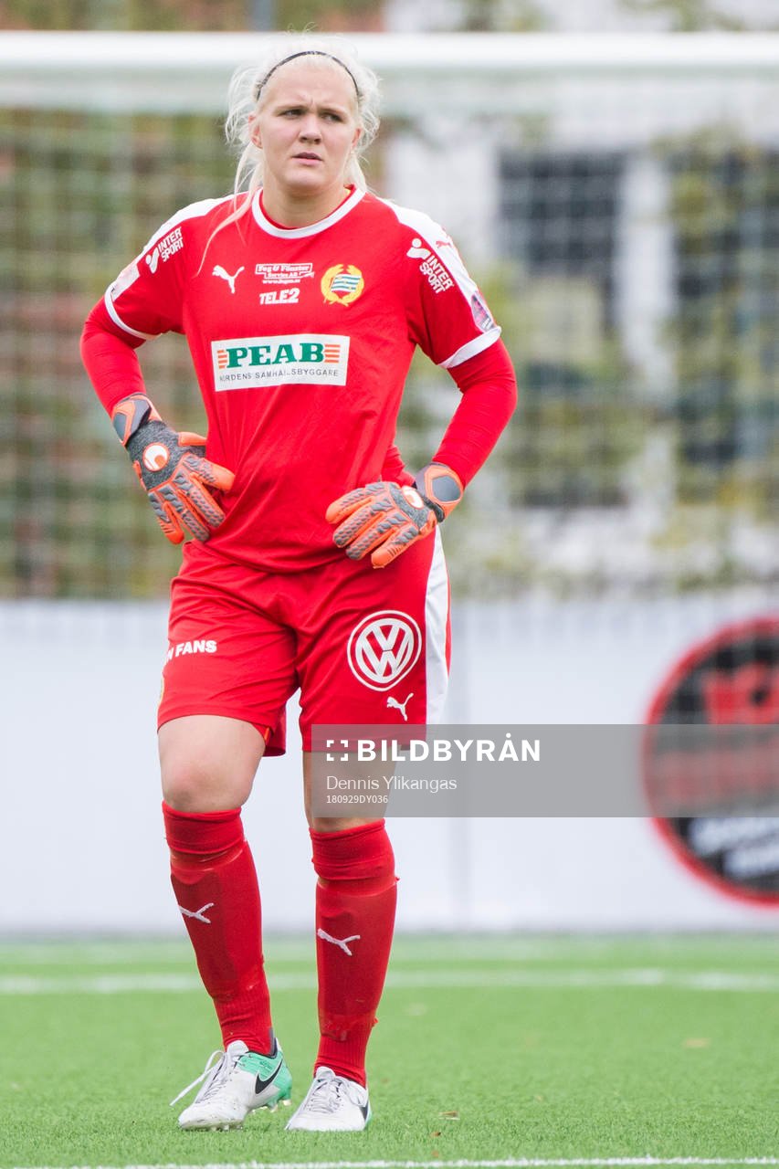 Hammarbys målvakt Emma Holmgren deppar