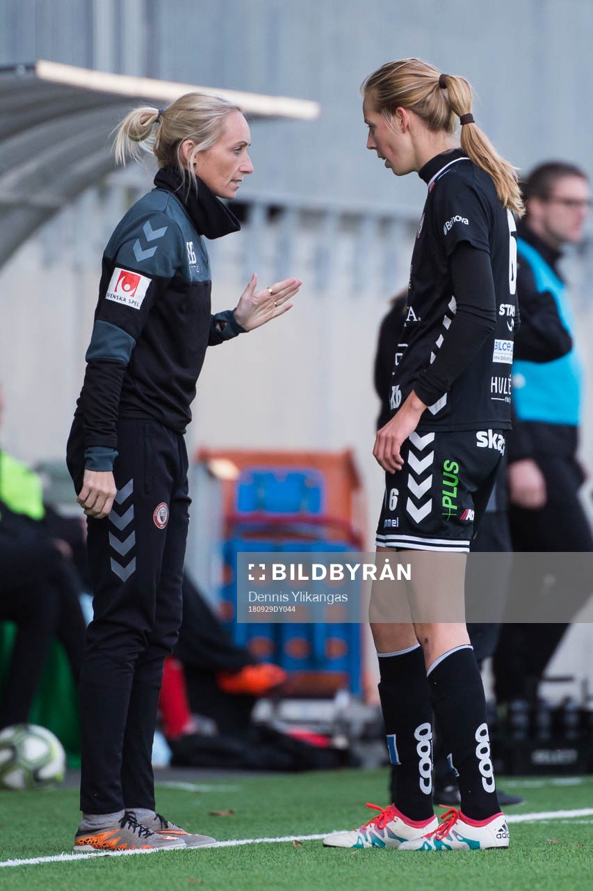 Kristianstads tränare Elisabet Gunnarsdottir och Amanda