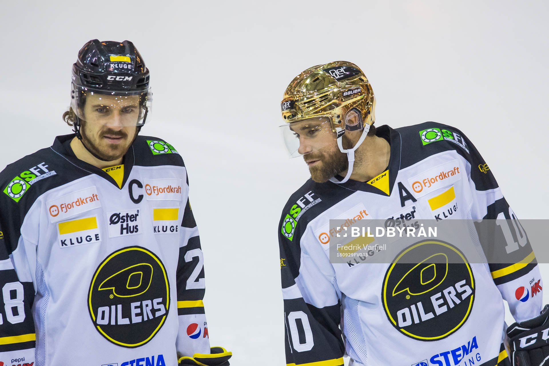 Kristian Forsberg and Jacob Lagacé of Stavanger Oilers