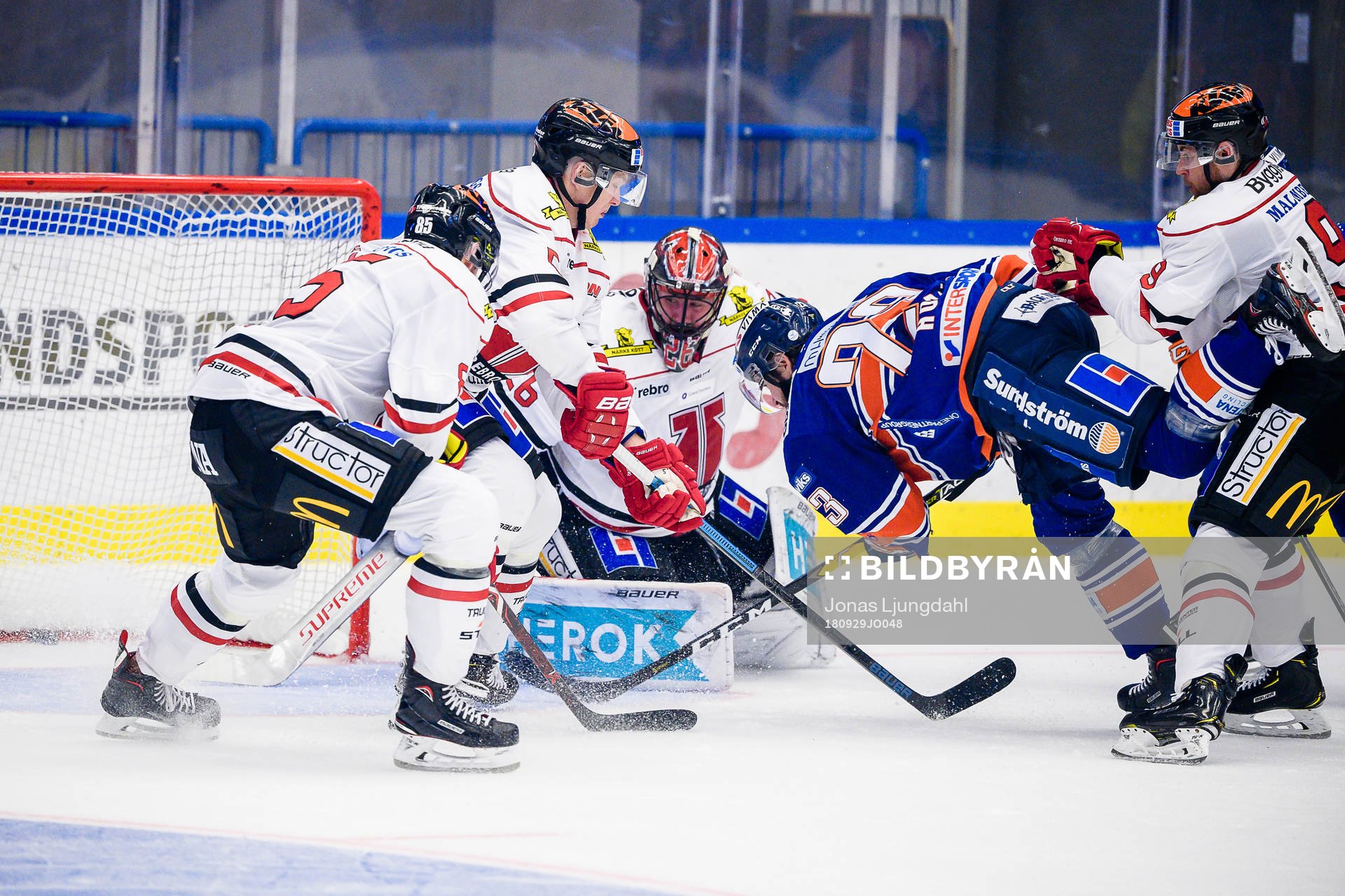 Växjös Roman Horak gör mål 2-1 bakom Örebros målvakt