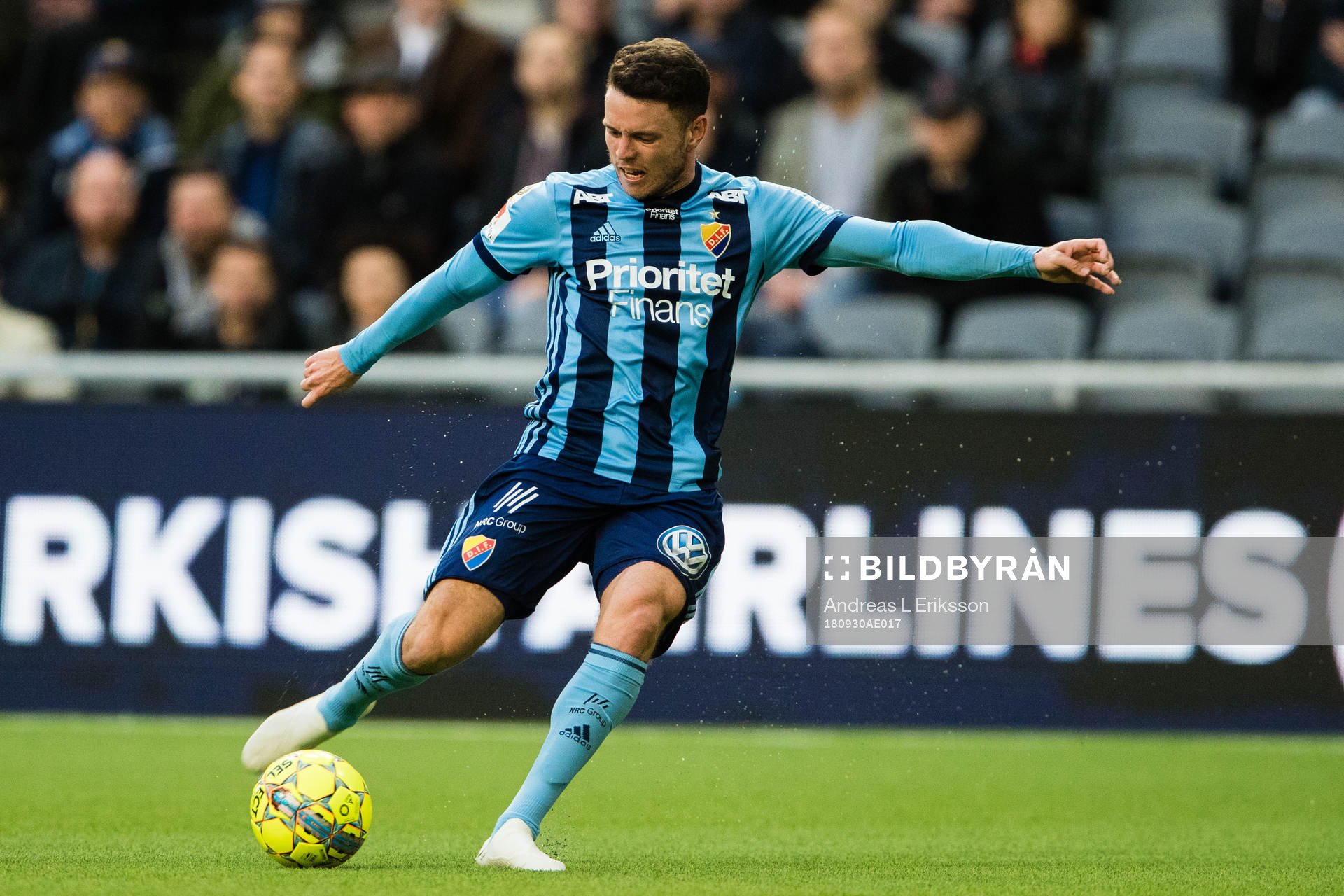 Djurgårdens Kerim Mrabti med ett skott