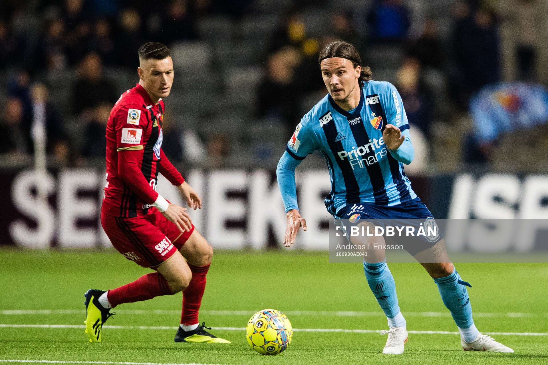 Östersunds Jamie Hopcutt och Djurgårdens Erik Johansson